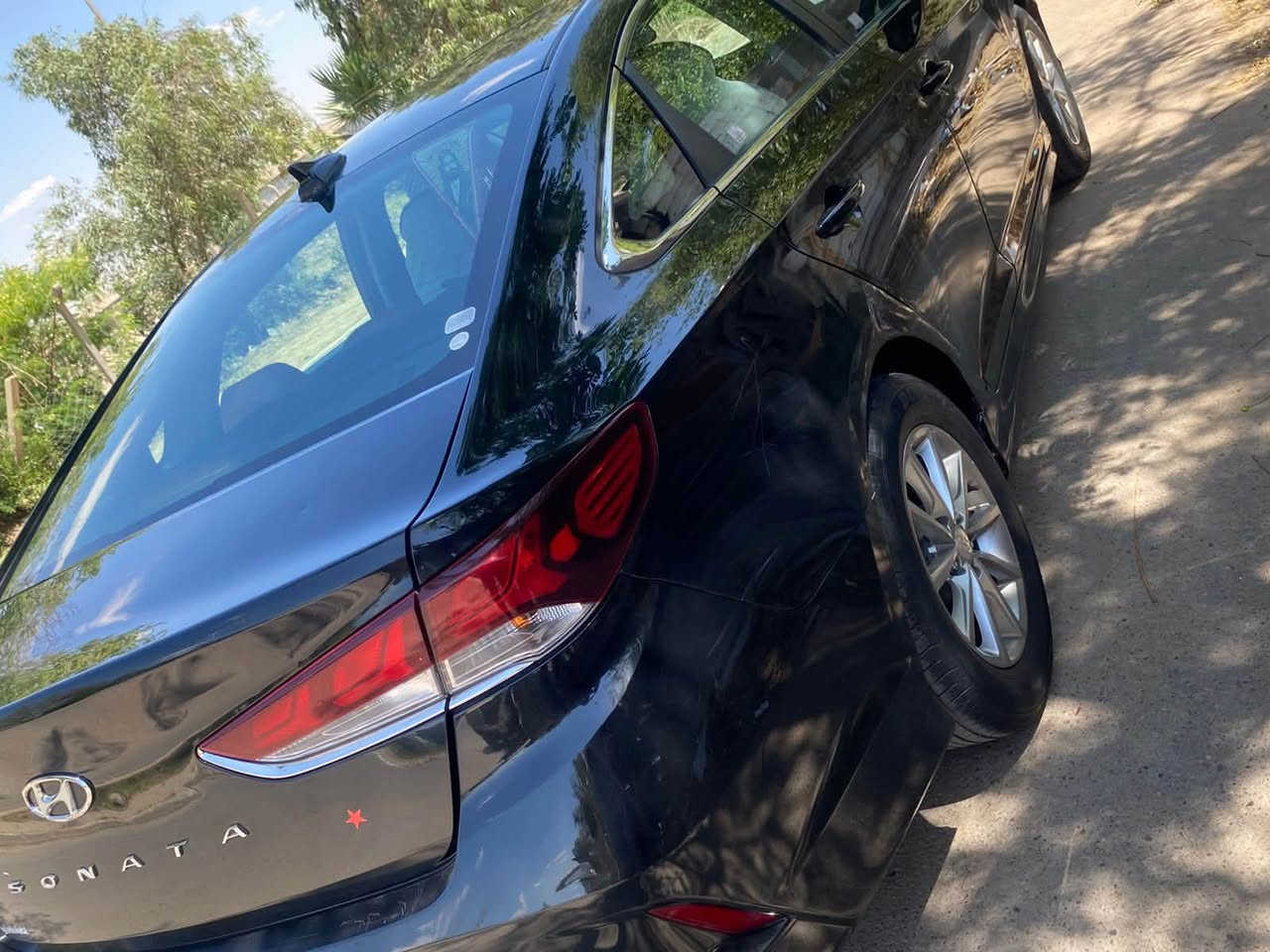 🔥 هيونداي سوناتا 2018 للبيع 🔥
🖤 اللون: أسود
🚘 الموديل: 2018
بدون حادث داخله (كلين) السعر98$
(السونار مرفق مع المنشور)

✅ المواصفات:
•محرك 2400
• شاشة
• كاميرا خلفية
• حساسات
• تحكم بالمقود
• مرايا كهربائية
• مقاعد جلد
• مقاعد كهربائية
• إضاءة LED
• داخلية نظيفة ومرتبة

🔧 الفحص:
البنيد جارد وصبغ
والجاملغ الخلفي بيه شبرين صبغ فقط
❌ بدون دواخل
✅ باقي السيارة كفالة

📞 للاستفسار: ***********
📍 بغداد – زيونة
