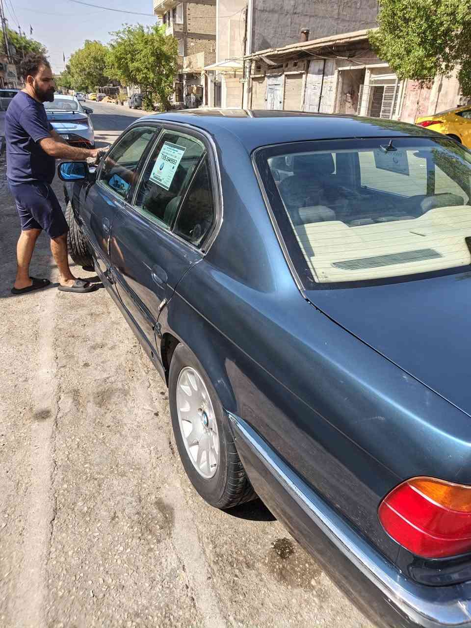 السلام عليكم بيئم  كاسحة موديل ١٩٩٦  اصل سته سلندر ٧٢٨ كير مكينه صدر تبريد وغرفه  كله  جديد السيارة باسمي تحويل ثاني يوم تايرات جديد دهن كير دهن محرك جديد اليوم بدلته فيتبم وكلاص جديد  صبغ جديد  متصرف ربع عليهة سعرهة ٥٨ وبيهة مجال رقم تليفون ***********
