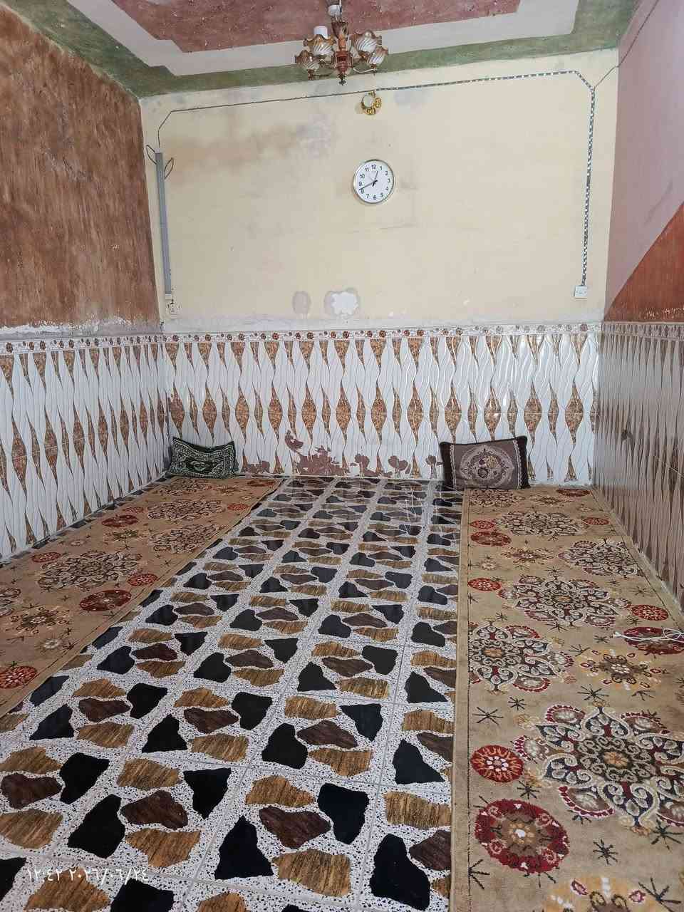 بيت للبيع بلكوت بشارع النفط مساحته 300 متر يحتوي على ثلاث غرف نوم وهول ومطبخ واستقبال وصحيات داخليه وخارجيه وحديقه وترك وستاره مبنيه وملبوخه كلها البيت سيراميك من الترك لحد باب البيت بناء بلوك كلار خدمات كامله مي ومجاري وكهرباء حديثه وخط ضوئي قريب عرض الشارع الفرعي ١٠متر 
للتواصل اتصل او راسل واتساب 
***********

