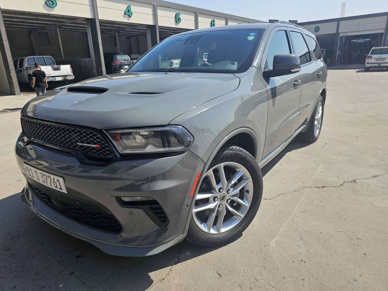 ***********
السيارة رقم بغداد ومكانها بالبصرة 
دوج دورنكو 
موديل السيارة 2022
فئة GT-plus جيتي بلاس
المحرك 3600 ستة سلندر 
بصمة 
تشغيل عن بعد 
فتحة سقف 
ستيرن كهرباء 
شفتات كير بالستيرن
تحكم ستيرن كامل 
رادار امامي مانع تصادم 
رادار جانبي النقطه العمياء 
رادار خلفي 
حساسات خلفية 
كاميرا دوارة 
ابل كار بلي 
اندرويد اوتو 
كشنات منفصلةvip
كشنات كهرباء 
ذاكرة خزن  كشن السائق 
كشنات تدفئة 
مري قلاب عند الرجوع 
الصندوق الخلفي كهرباء 
اوتو ستارت ستوب 
تبريد 3 قطع مركزي 
مراة جانبية هيتر 
وضعيات قيادة سبورت وايكو 
رقم بغداد ممشى السيارة 27000 
حادث السيارة سرقة قطع يعني السيارة مابيها حادث وما مدعومة وتكدر تشوف صور الحادث 
السعر 285 وتجي تشوفها وماتطلع من يمي الا وانت راضي. والسلام عليكم ورحمة الله وبركاته Singapore

