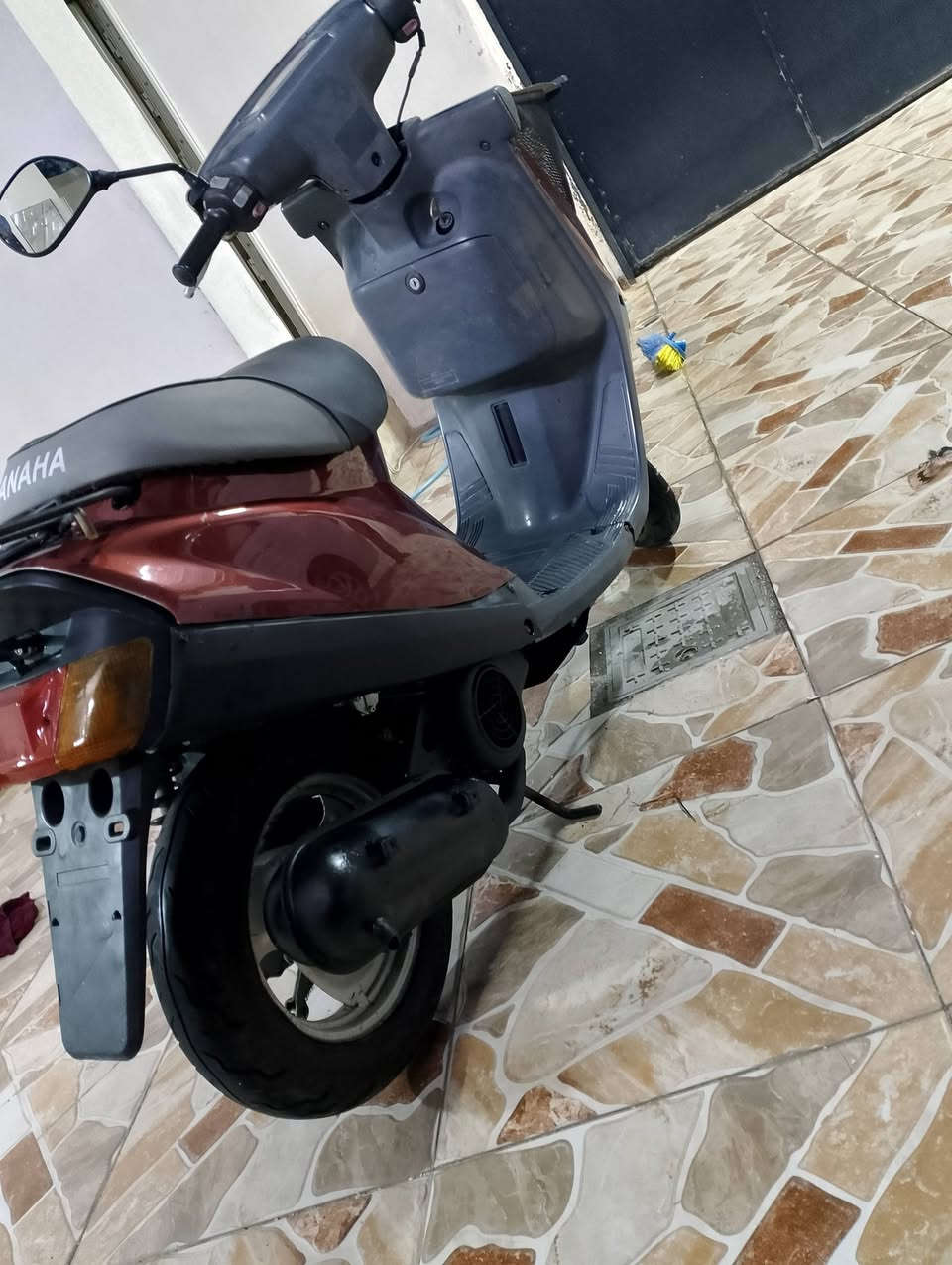 السلام عليكم، هذه الدراجة للبيع
النوع: ياماها (Yamaha))

المحرك: ما مفتوح وبدون أي مشاك

الكهربائيات: كلها شغالة ونظيفة

المكابح (البريك): يقف بمكانه، بدون أي عيب 

الفطر (الشرائح/الكفرات): ما مكسور بلادی

وجاهز بلاديالإطارات (التواير): جديدة

***********

تعال خاص و بعدین نتفاهم
