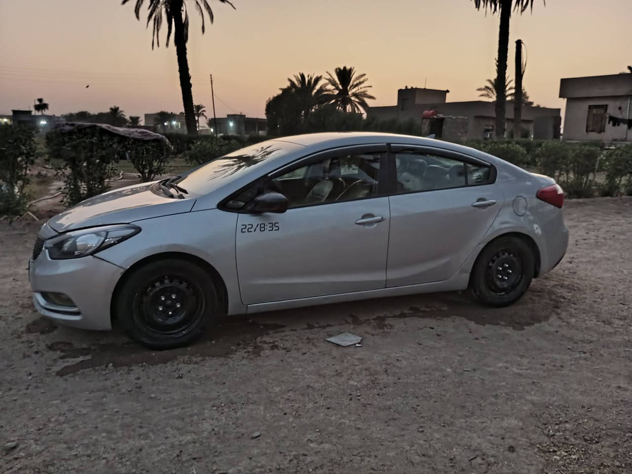 كيا فورتي 15 مصبوغه حزام بدون دواخل اثر جراد رقم بغداد دولي السعر 90 وبيه مجال ***********

نص مكتوب في الصور:
- 22/8:35
