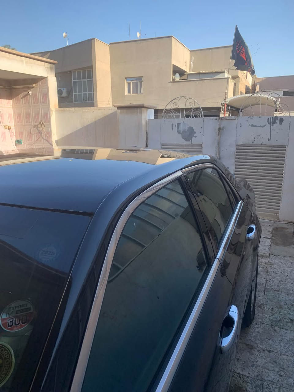 السلام عليكم. كلايسلر c300 موديل 2012 حادثه امريكا جاملغ خلفي وهنا بالعراق قبل كم يوم ابو دراجه دليفري الجامبو الأمامي الايمن صلحته والباقي شركه  بدون دواخل ولا ايرباكً سياره جاهزه ما بيها مصرف ولا ربع دينار منضومه  تبريد جديد كير عصا جديد مكينه صدر امامي خلفي ادامه عامه مسويلها تخم تاير سياره خير من الله جاهزه رقم سليمانيه با اسمي  مراوس كوري او كورلا ترهم السعر 160 وبيها مجال رقم ***********
