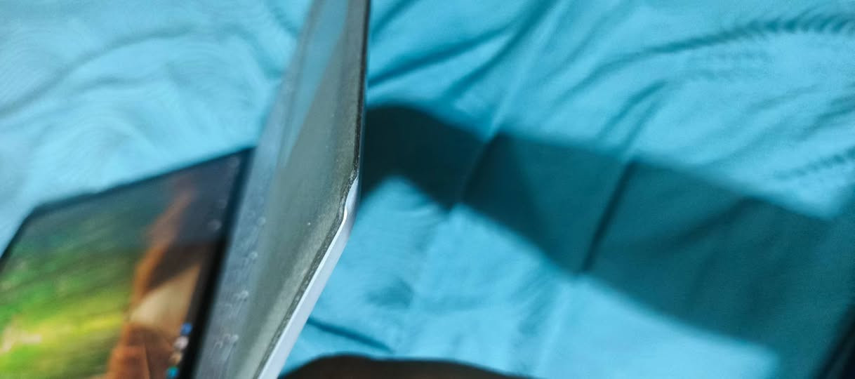 السلام عليكم ورحمة الله وبركاته
لابتوب مايكروسوفت سرفيس لابتوب 

كوراي 5 جيل سابع 

رام 8

كارت شاشة 4 كيكا

هارد 128 كيكا

كيبورد ضوئي

شاشة 13.2 لمس 

صوت ستيريو

شحن اكثر من 3 ساعات

فقط بيهه ضربة بالحافة موجودة وي الصور وابد ما مأثرة
السعر300 الاف بيهه مجال 

عنوان بغداد مدينة الصدر الاورفلي

***********
