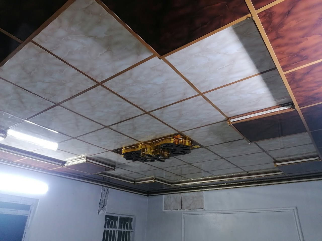 عمل سقوف ثانويه عل ليزر  🏗️  بأنسب الاسعار. جوه السوگ ❤️‍🔥 / ابو حيدر 
سقف عدل سعر المتر 1500 عمل 😧
سقف ديكور سعرر المتر 3000 عمل😲
تغليف جدران سعر المتر 2000 عمل🧐
للتواصل *********** واتساب 🌜
اسيا *********** ابو حيدر🌏
