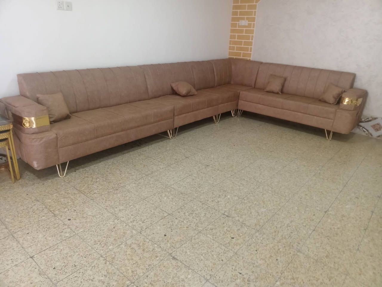 ديوان • ١٠ مقعد • شغل ثكيل