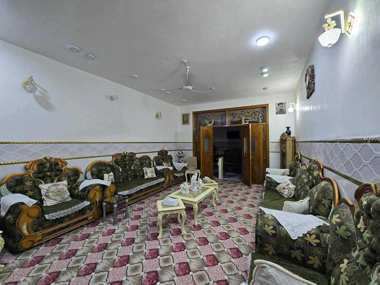 دار للبيع مساحه 200م
طابو زراعي سند 25 
الطابق الاول 
غرفتين نوم.   هول.   استقبال.   مطبخ.   مجمع صحيات داخلي وخارجي.       كراج سياره 

الطابق الثاني 
غرفتين نوم.     هول.     مجمع صحيات.   

السعر 130وبيه مجال.   بيع مستعجل 

بناء حديث  طابوك.  صب كونكريت.    عرض الشارع 8م
بابل ورديه داخل قرب الأمام سيد موسى ‏‪***********‬‏
