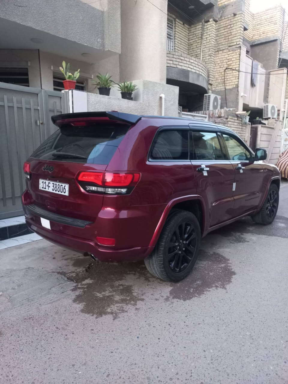 سلام عليكم سيارة جيب لاريدو موديل 2019 وارد امريكي نص فول ضربة جاملغ وبنيد بغداد ***********
