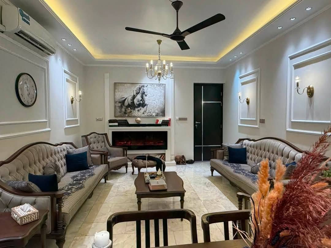 🏠 / دار للبيع مساحه ٢٣٠ م طابو صرف 

            واجهه ١٠.٥ م / نزال ٢٢.٥ م 

🧱 بناء حديث درجه أولى 

الطابق الاول / مطبخ . أستقبال . هول . غرفتين . مجمع صحيات . كراج . حديقه 

الطابق الثاني / ٣ غرف . هول . مجمع صحيات

🌎 الموقع / المحاربين قريب جدآ من شارع ٦٠ ( موقع مميز )

للأستفسار أكثر مراجعة مكتب 
عقارات أراضي بابل الخضراء للمقاولات العامه والتصاميم الهندسية 
شارع ٦٠ .. عمود ٣٠٠ .. مقابل أستدارة علي بقلي 
الشيخ حازم 
وسام محمد 
أبو حيدر / *********** حلة, بابل
