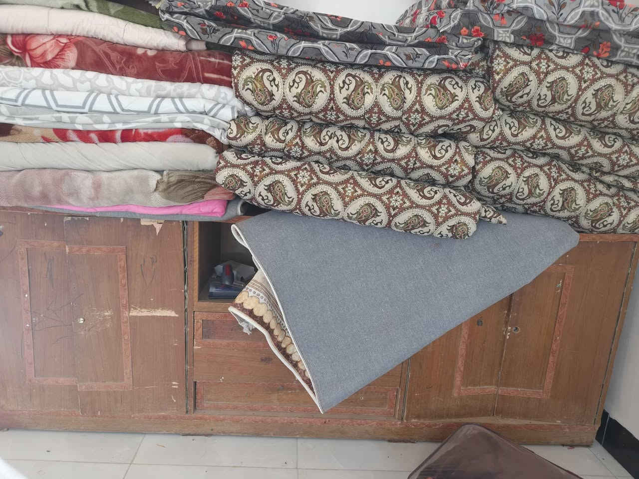 السلام عليكم غراض للبيع  كناتير عدد 2 
زاويه وميز  يفيدن النجار الاستفسار /*********** واتساب

