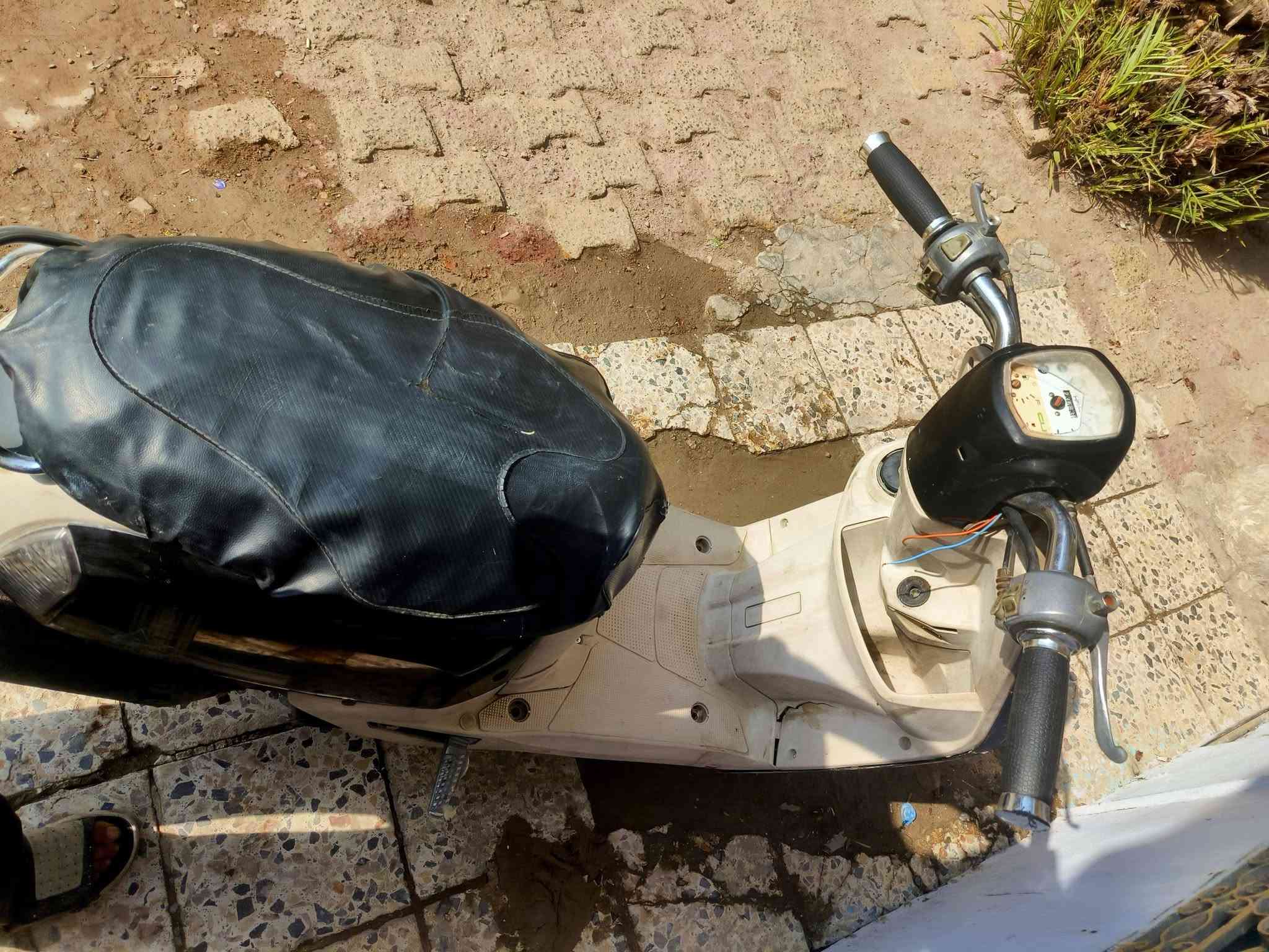سلام عليكم دراجه بوليسي 50بلاد  مفتوحه مره وحده شلعه ومعدل خير  من الله كفراات بلاد   نكره سلف هندر كامله السعر 450وبيه مجال  وترهم مراوس الناصريه الصالحيه قرب سوق هرج ***********
