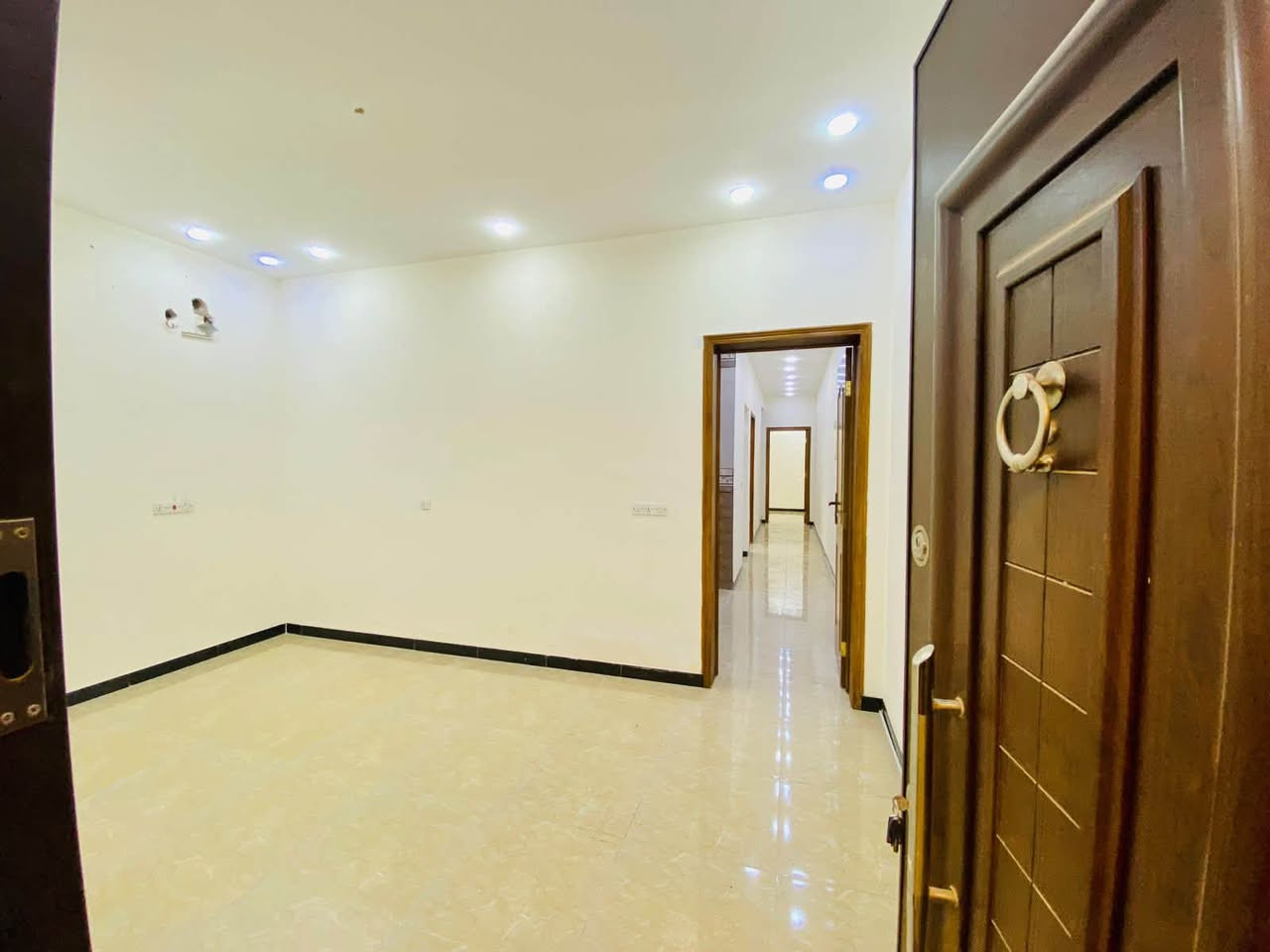 🏠 شقة للإيجار في المنصور – موقع مميز
📐 المساحة: 100 متر
🏡 البناء: حديث وجديد
🛏️ تتكون من:
• غرفتين نوم
• صالون
• مطبخ
الموقع: المنصور،.
للاستفسار : ***********
