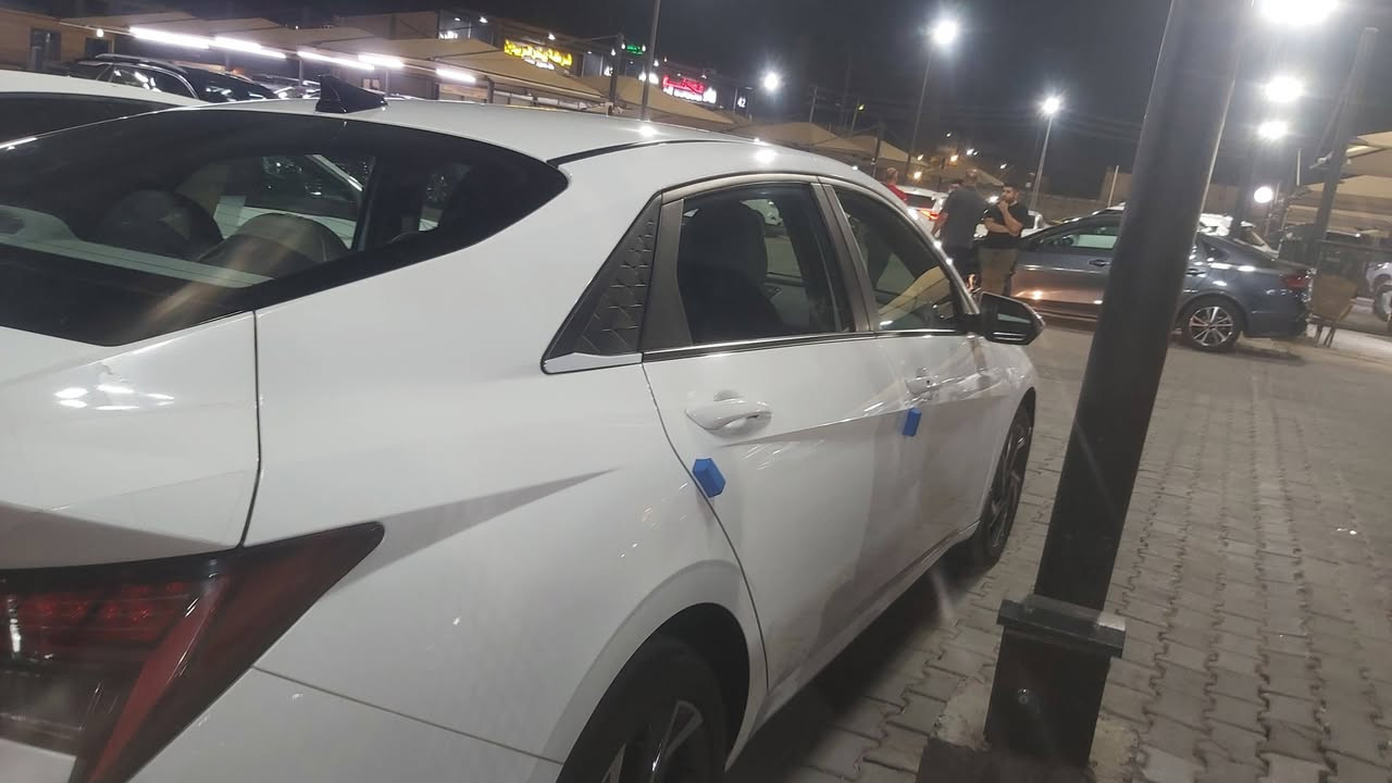النترا خليجي اصل موديل ٢٥ 
محرك   ٢٠٠٠
فول موصفات 
السيارة ماشيه ١٩ الف
مكفول كفاله عامه عدى اصبعين بارد الجاملغ الامامي موضح ب الصورة
السعر ١٩٠ورقه بيها مجال بسيط
السيارة من شركه الاولى
الاتصال على رقم الهاتف   ***********
