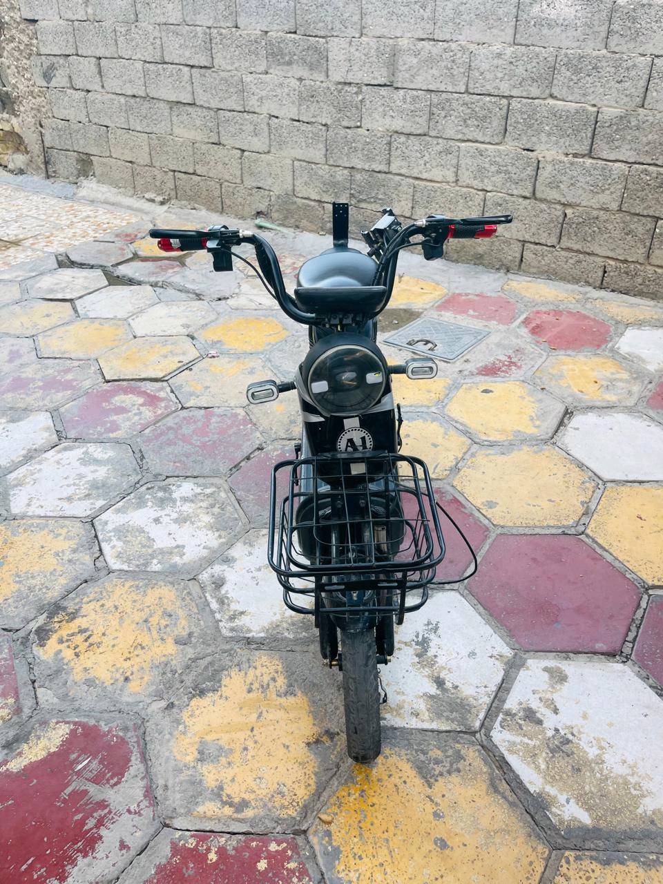 سلام عليكم دراجه شحن لبيع بدلت ملف وعقل
دراجه حلوه بس تنضيف يرادله مكان بغداد جسر ديالى قديم الرقم بس واساب ***********