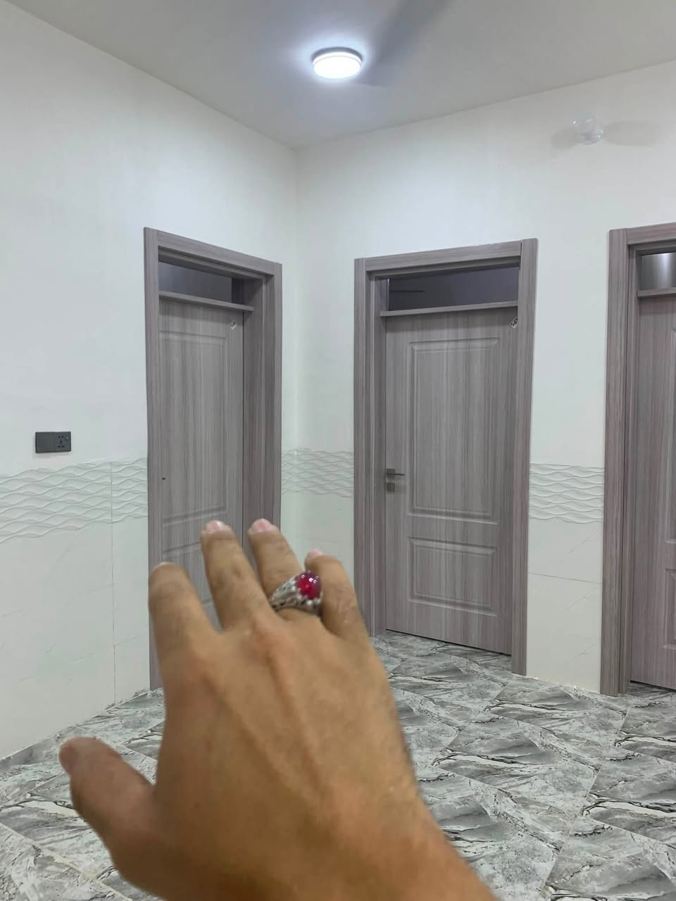 سكاي لايت 
عزل تام 
مقاوم للكسر 
جام ضد الكسر 
سعر المتر 
مواصفات ١ سعر المتر ٢٥٠ دولار 
مواصفات ٢ سعر المتر ١٨٠ دولار 
مواصفات ٣ سعر المتر ١٦٠ دولار 
……..
ابواب تركي سعر الباب ٤٥٠ الف 
ابواب صيني سعر الباب ٥٢٥ الف 
ابواب شمالي شركة كي ٢٢٠ الف 
ابواب شمالي شركات اخرى  ١٧٥ الف 
مواصفات الابواب كثيرة لذلك من تتصل 
……..
اعمال كوادرنا داخل الصفحة تتكلم عن دقة العمل ومتانته 
مخزن الجملة قرب جامعة فريحة 
***********
