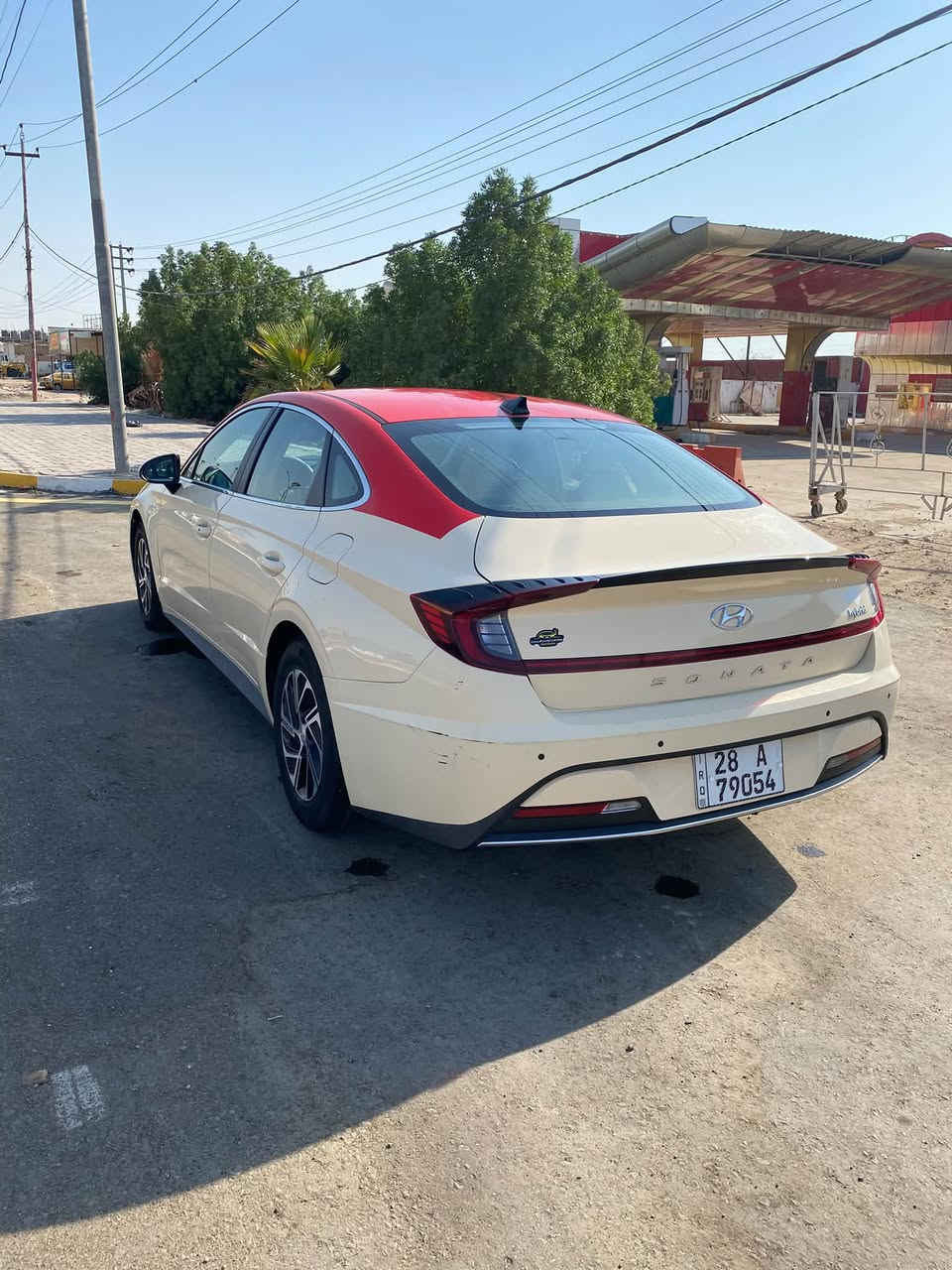 سلام عليكم

🚘 للبيع سوناتا هايبرد 2023 خليجي

• الموديل: 2023
• النوع: سوناتا هايبرد
• المحرك: 2.0 هايبرد
• القير: أوتوماتيك 6 سرعات
• دفع أمامي
• تشغيل بصمة 🔑
• دخول ذكي
• شاشة
• حساسات خلفية واماميه
• مثبت سرعة
• تحكم بالمقود
• تكييف أوتوماتيك ❄️
• مرايا كهربائية
• نوافذ كهربائية
• إضاءة LED
• أنظمة أمان ومساعدة للسائق
• صرفية بنزين ممتازة واقتصادية ⛽️
• السيارة خليجي

📍 الموقع: الديوانيه 
📊 العداد: 160000
🎨 اللون: بيجي قماره حمره
💰 السعر: 135 وبيها مجال
📞 للتواصل: ***********

السيارة نظيفة وجاهزة للاستخدام، والفحص خير دليل.
ترهم بيع وترهم مراوس بتكسي سوناتا او اوبتما
