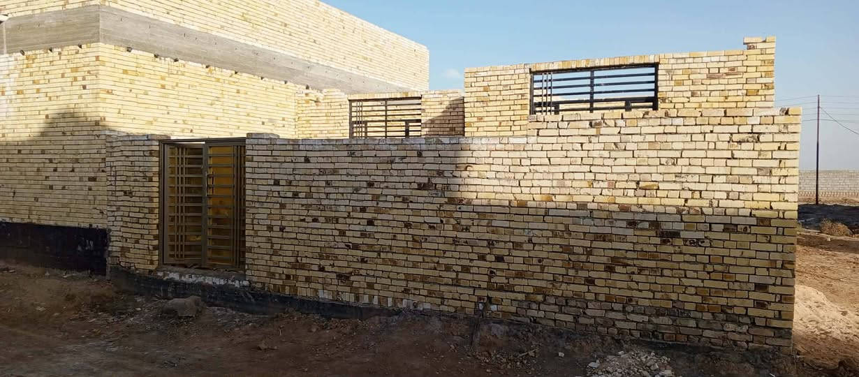 سلام عليكم بيت هيكل زراعي للبيع مساحه 200م
موقع كاع حامي ال شمال 
يتكون من.. 
غرفه نوم 2
صحيات 
مطبخ
صاله
استقبال 
سعر خاص
***********
