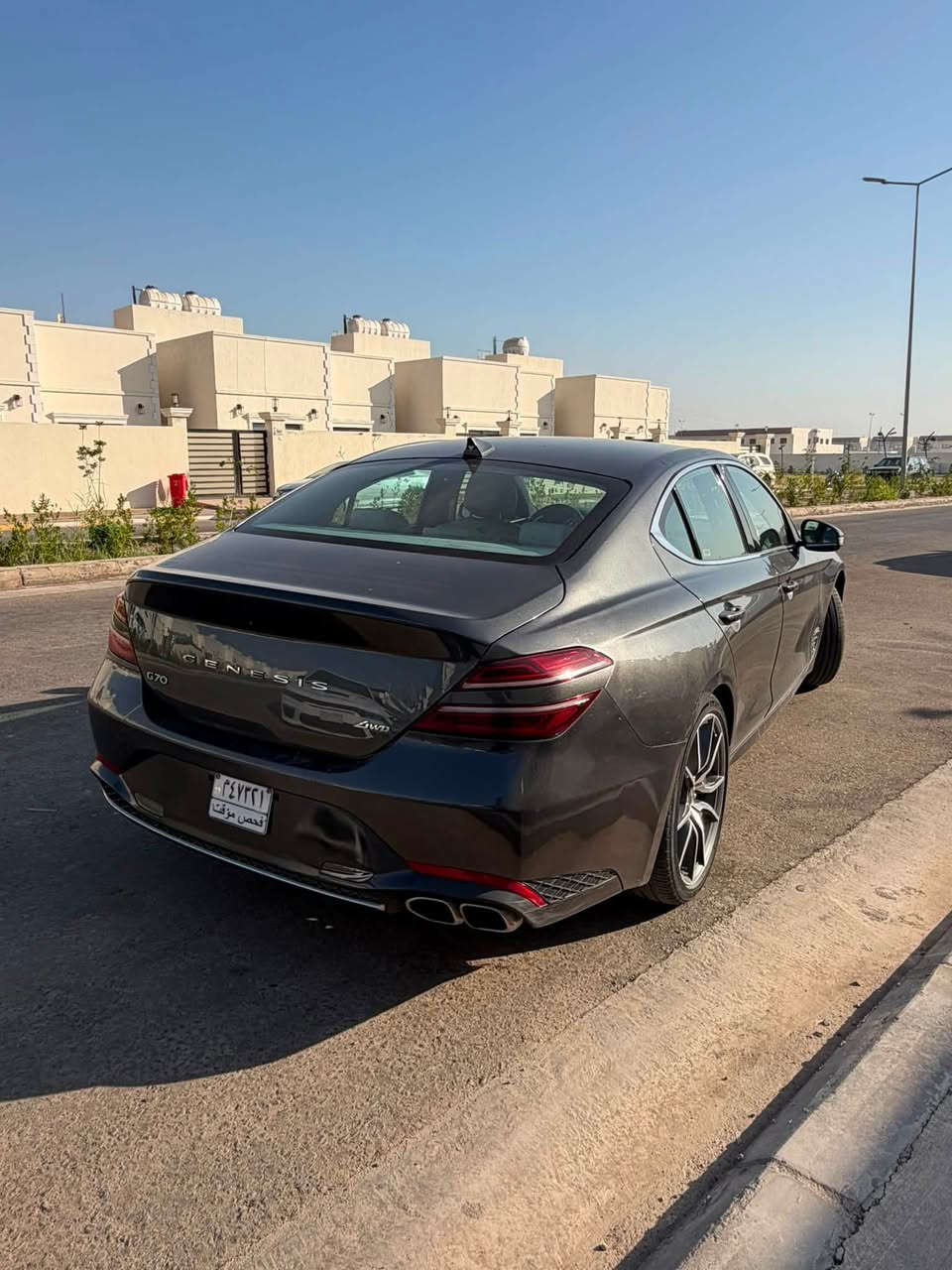 سلام عليكم
جينسيز G70 موديل 2023

محرك اربع سلندر. 2000 تيربو
ماشية41 الف 
حادثها جاملغ امامي  وبنيد مبدل وكاله نفس لون  دعاميه وكاله  وخشم الجاملغ الخلفي

المواصفات

• بصمة تشغيل
• تشغيل عن بعد
• كشنات تدفئة
• ستيرن كهربائي مع هيتر
• 5 وضعيات قيادة
Eco - Comfort - Sport - Sport Plus - Custom

• Auto Hold
• شحن وايرلس
• داخل أبيض جلد 
• شاشة كبيرة
• عدادات ديجيتال
• رادارات أمامية وخلفية وجانبية
• نظام تحديد المسار
• لايت LED أمامي وخلفي
• دخول ذكي مع إنارة ترحيب
• قيادة ذاتية
• مثبت سرعة مع تحديد مسار
• تحذير فتح الباب عند وجود سيارة قريبة
• قطعتين تبريد
• كشن السائق حضن بوضعية Sport و Sport Plus
• ماسحات أوتو 
شراي يتصل 
***********
