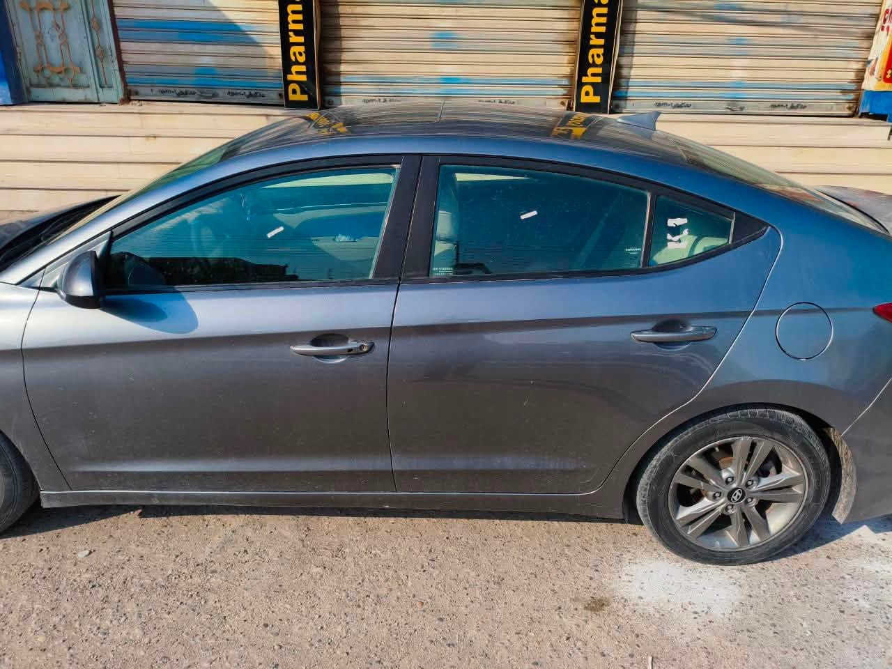 سلام عليكم 
هونداي النتره امريكي للبيع 
موديل 18
حجم محرك 2000 دوش 
حادث بنيد  
وضربه ع بارد جاملغ  الخلفي 
مواصفات السياره 
بصمه +فتحه 
كشنات جلد +تبريد قطعتين 
كامره شاشه مرايه شفط حساسات خلفيه 
تحكم جهتين مثبت سرعه ويل كب 
رقم ذي قار تحويل ثاني يوم 
رقم السياره الجديد 
اي استفسار اتصال ع رقم 
***********
سعر ١٢٥ ورقه مجال كلش قليل مستعجل ع بيع
