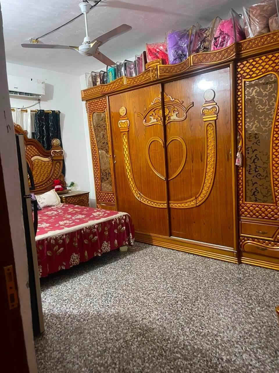 السلام عليكم 

دار للبيع 
المساحه 361
طابو صرف 
يحتوي البيت على(استقبال)(ومطبخ بارد+مطبخ حار )(صاله)(وغرف اثنين)(حمامات داخليه +حمامات خارجيه)(اسواق ) 
الموقع /التنمية/شارع سيد هادي 
للاستفسار انتصل على الرقم(***********)
