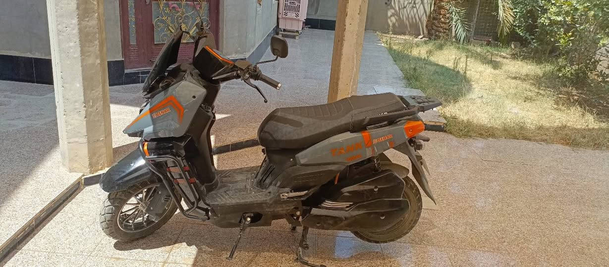 سلام عليكم ورحمة الله وبركاته دراجه شحن للبيع
دراجه شحن الاباجي TANK من شركه BANER دراجه قويه و سريعه توصل سرعته 80 حقيقي تجي ب8 بطريات ونلي 2026 دراجه حجمه جبير  انضمته:
1️⃣ أول ما شغل يطلع لك نظام p دوس بريك يصير العداد
2️⃣نظام Rرجوع درجه ترجع ليوره بك 
3️⃣ 4 سرع بيه  سرعه 1 طياره 
4️⃣دبل اشراه بيه 
5️⃣ لايته عدسه وحده و ثنين بومات ناصي طنطيك بس بومات ضوه اصفر و ولعالي طنطيك عدسه و بومات ضوه ابيض قوي بعيد 
6️⃣ بركيته دسك برك دهن امامي و خلفي
7️⃣سماعه خارجيه 
8️⃣مثبت سرعه بيه 
العنوان [ناحيه كنعان/ شارع شميسات/ مقابيل اسواق نور]
السعر[مليون و 250 الف ]
رقمي [***********]
