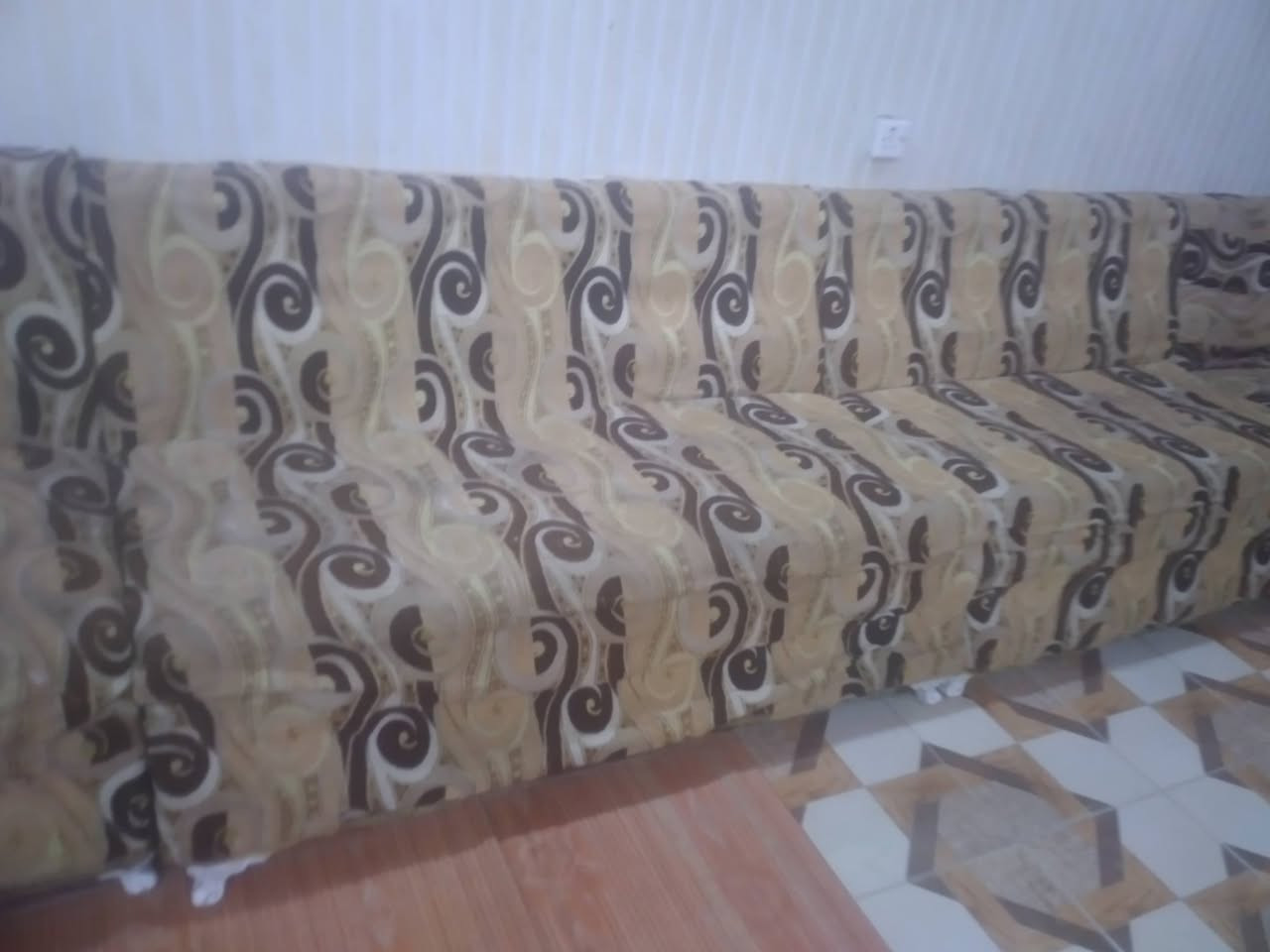 ديوان ١٤ مقعد تواسل واتساب*********** ،كوت زهراء سعر ١٢٥ وبيه مجال
