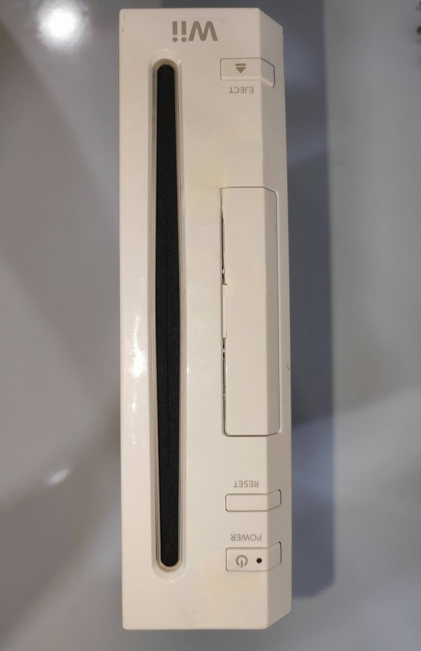 🎮 Nintendo Wii مستعمل للبيع 🔥

للبيع جهاز Nintendo Wii بحالة [ممتازة]
الجهاز شغال بدون اي عطل او خلل

جهاز ممتع جدًا خصوصًا إذا تحب الألعاب القديمة واللعب الجماعي ويا الأصدقاء

مناسب جدًا لـ:

- 🎮 ألعاب الحركة والرياضة
- 👥 اللعب الجماعي ويا الأصدقاء
- 👨‍👩‍👧‍👦 جلسات العائلة
- 🕹️ عشاق الألعاب الكلاسيكية والنوستالجيا

الجهاز نظيف جداً استخدام قليل
ويجي ويا ملحقات الجهاز:

1- 4 وحدات تحكم للجهاز
2- درگسون للالعاب الي تحتوي على السيارات... الخ
3- وحدة تحكم تحتوي على گير كما موضح بلصور
4- گفرات سيليكون لوحدات التحكم
5- الشاحن الخاص بلجهاز
6- الكامرة الحساسة الي تلگط حركات المستخدم
7- قطعتين HDMI للشاشات
8- فيش الوان للشاشات القديمة
9- كتيب تعليمات الجهاز لفهم ألية التشغيل والعب

وكلشي جاهز حتى تشغله وتلعب مباشرة.

💰 السعر: [60 الف وبي مجال بسيط للشراي]
📍 المكان: [ديالى _ بعقوبة_ قنطرة خليل باشة]
📞 رقم الهاتف: [***********]

إذا مهتم أو عندك استفسار، راسلني خاص 📩

