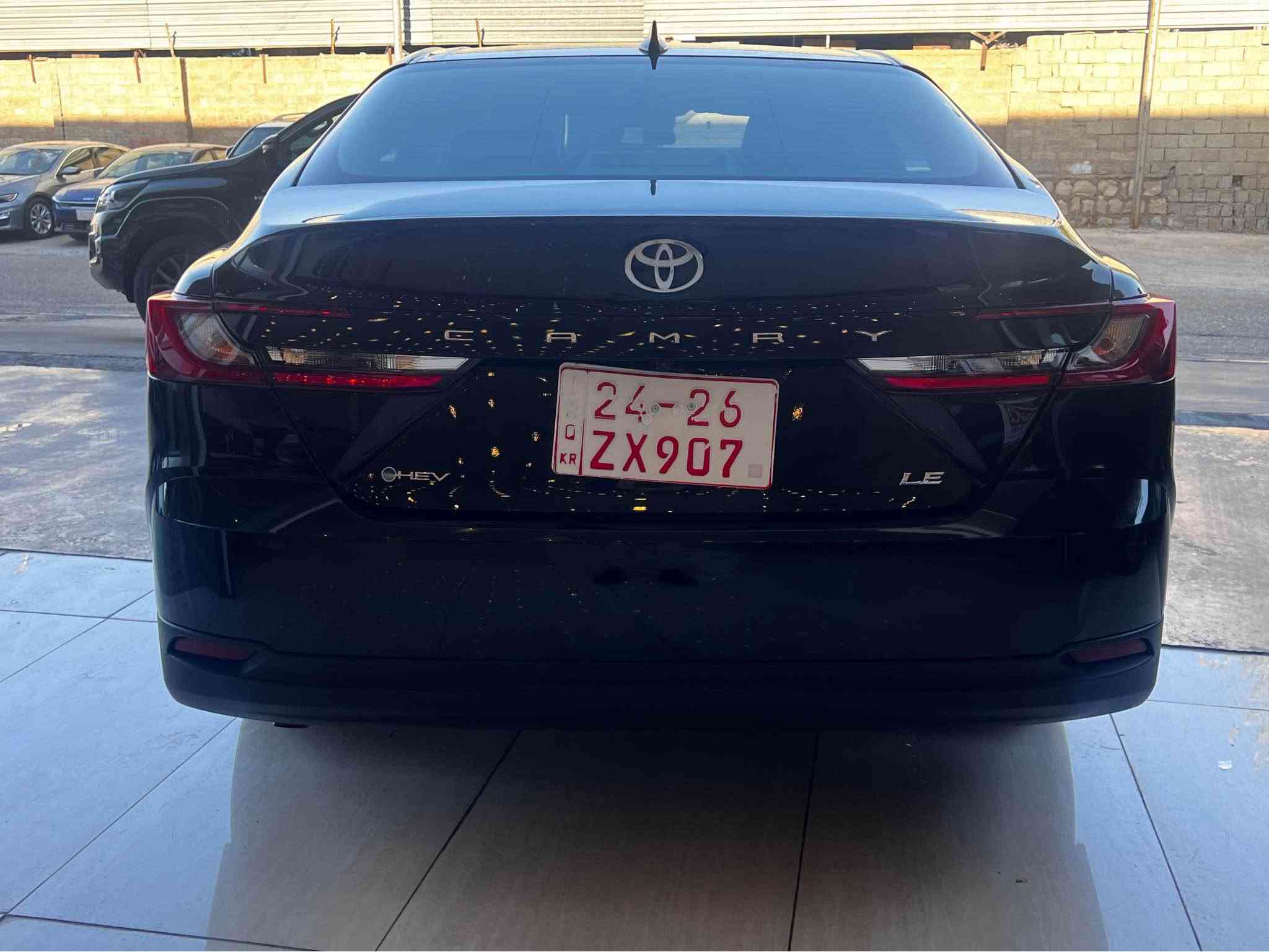 TOYOTA CAMRY LE 2025 
کلین تایتڵ 
بۆ سعر ژمارە تەلەفۆن 
*********** أربيل, العراق

نص مكتوب في الصور:
- اهلا عزيزي الزبون امسح لوحة السيارات حمل التطبيق الان iQ CARS