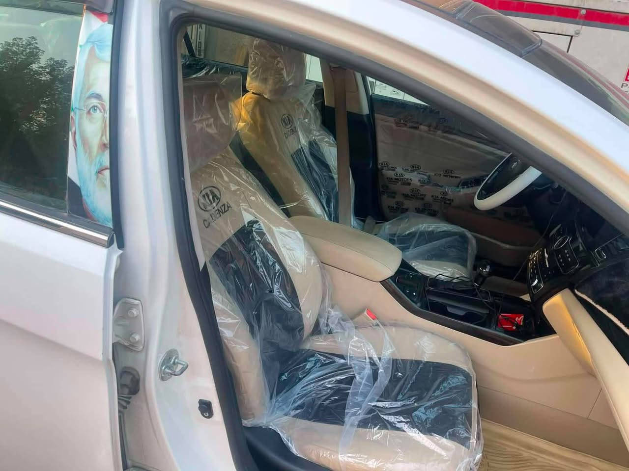 السلام عليكم 
كادنزا 2014 لون ابيض 
خليجي 3500
سياره vip 
فول مواصفات بانوراما الvip مواصفاته 
معروفه 
تبريد منظومه جديده قبل شهرين شادها 
صدر ميكانيك مكينه كفاله 
سونارها جديد قبل سبوع اخذته وتجي تأخذلها سونار 
حادثها تبديل بنيد وجاملغ اصلي وكاله نفس اللون وجاملغ الثاني مصبوغ 
سياره رقم أربيل جديد أنكليزي باسمي تحويل مباشر او وكاله
السعر 110 وبيها مجال 
اتصال على الرقم مباشر 
***********
