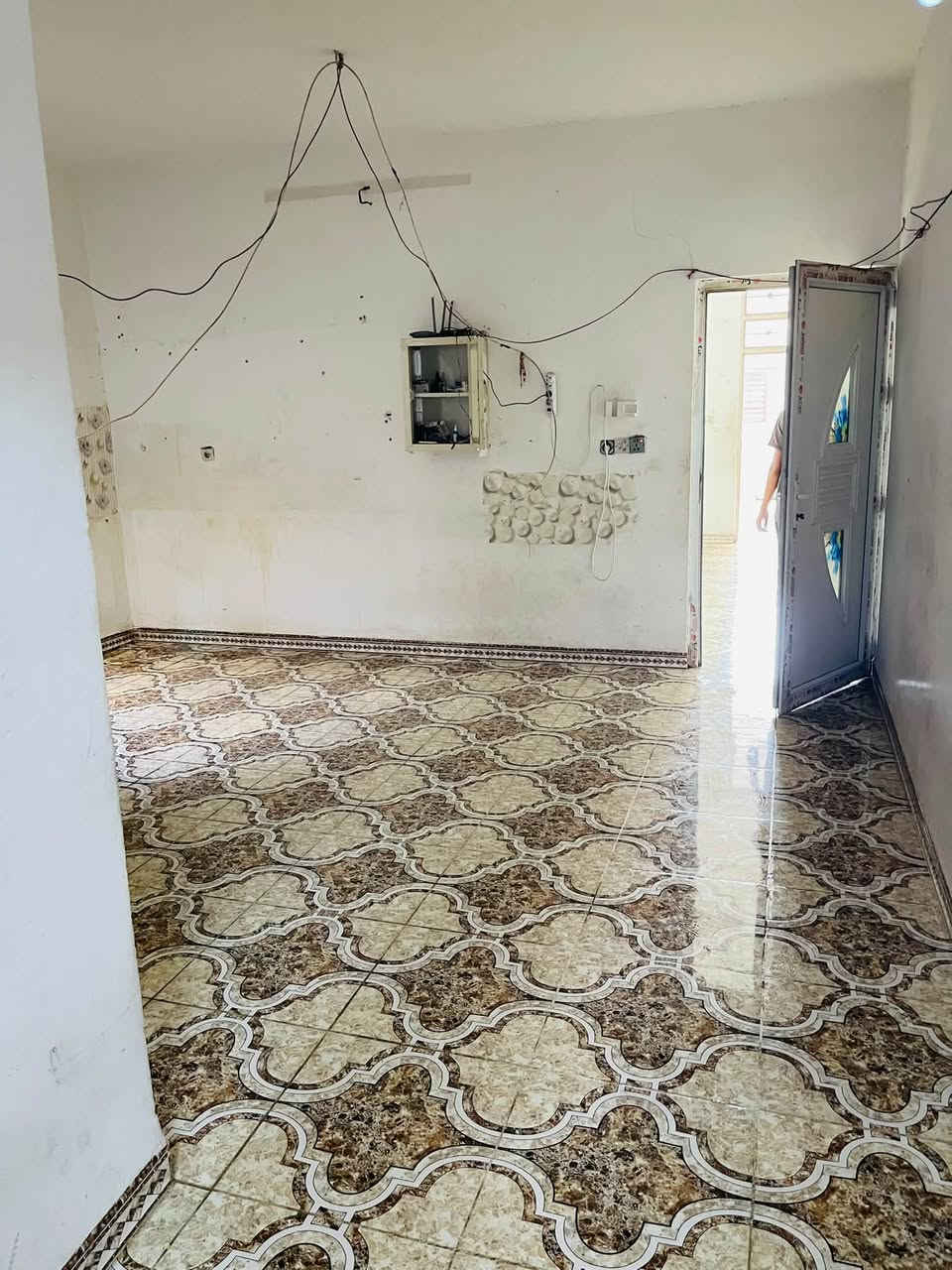 حي الجامعة حزيران • ١٠٠م • طابق تاني