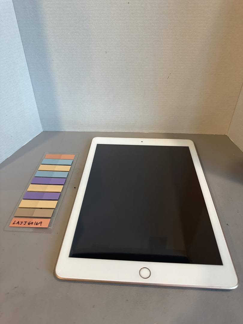 Ipad 6 32gb 75 الف فقط 60 فريم
عيبه مبدل لمسه فقط *********** بي واتساب
