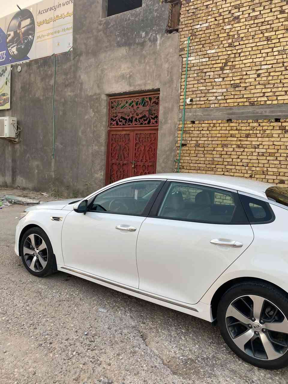 سلام عليكم للبيع أوبتما 2016 خليجي كفالة عامة بيها فقط بارد فول مواصفات عدة الفتحة رقم بغداد الدولي ماشية 137 محرك 2400 دوش حدادية جديدة و تخم تاير جديد و تبريد ثلج السيارة بصمة و حساسات و تحكمات ستيرن و كشنات جلد لايت زنون جديد 
مكاني ناصرية مركز السعر 168 و بيها مجال . 
للأستفسار *********** .
