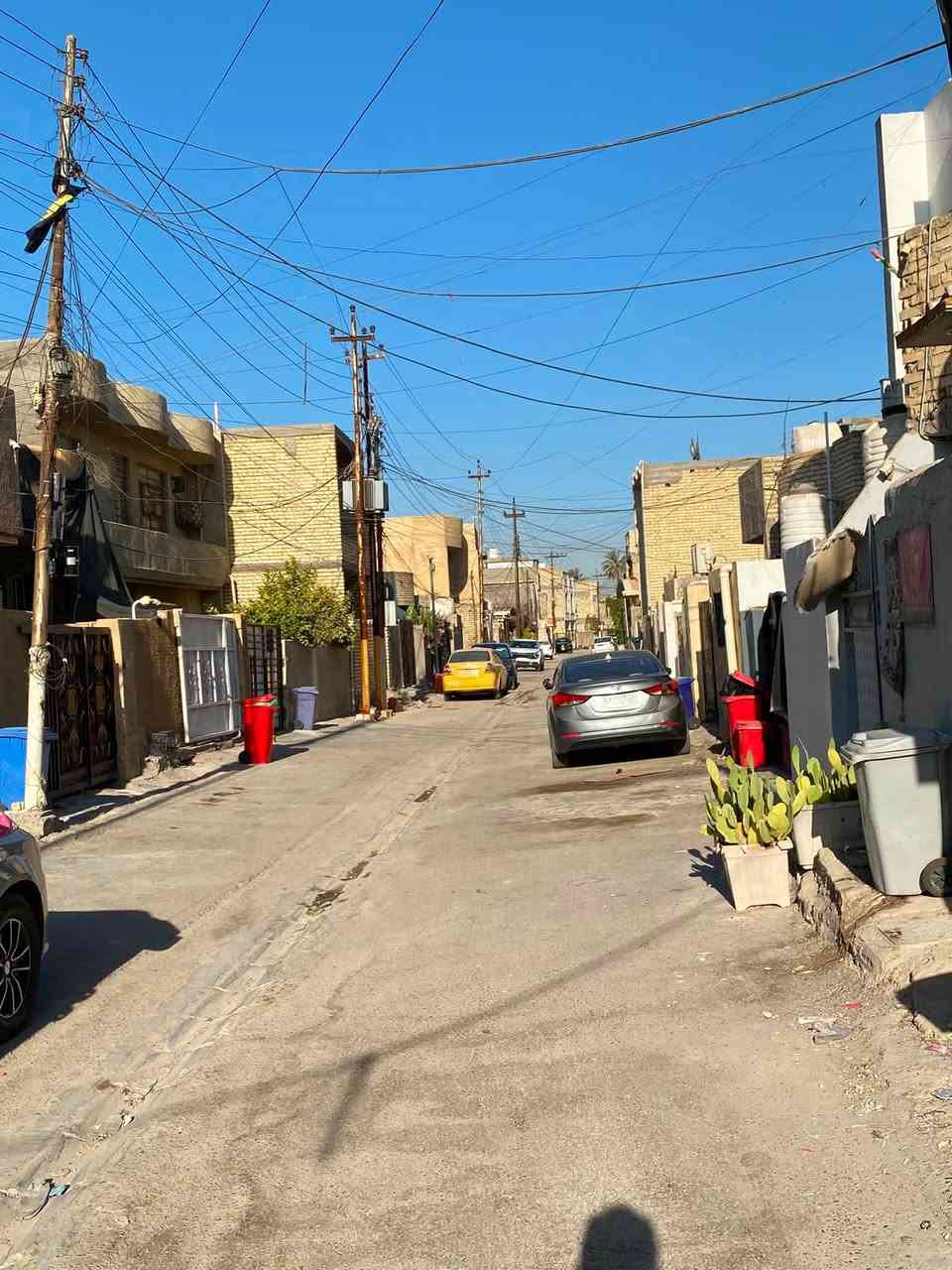اخوان بيت 100 متر  لبيع نهاية الاربع شوارع 
شارع عبيد الفيتر زراعي 25 وكالة  على شارع الرئيسي 
           
      سعر البيت (108) مليون وبيه مجال  
 
البيت يصلح استثمار كون البيت وجهين على شارعين 
وجه البيت على شارع رئيسي وضهر البيت على شارع فرعي يعني تكدر تئجره كل طابق 400 الف 
لاكن البيت يحتاج إلى بعض الترميم 

اخوان بدون زعل دلاليه المكتب اخذ مليون 
وتساب ***********
