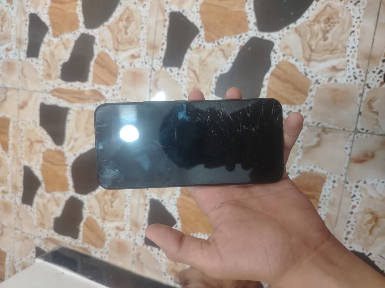 للبيع 📱
جهاز انفينكس سمارت 5 
الذاكرة: 32GB
الحالة: الجهاز شغال 100% 
الكاميرات ✅ الاتصال ✅ الصوت ✅ كلشي سليم
العيب: بيه فطور  بالشاشة بس ما مأثر على اللمس نهائياً
السعر: 40

الجهاز نضيف واستعمال خفيف
جهاز مال اتصال وتصفح ومنزل بي جميع البرامج 
المكان: الفلوجة
للاستفسار: [***********
