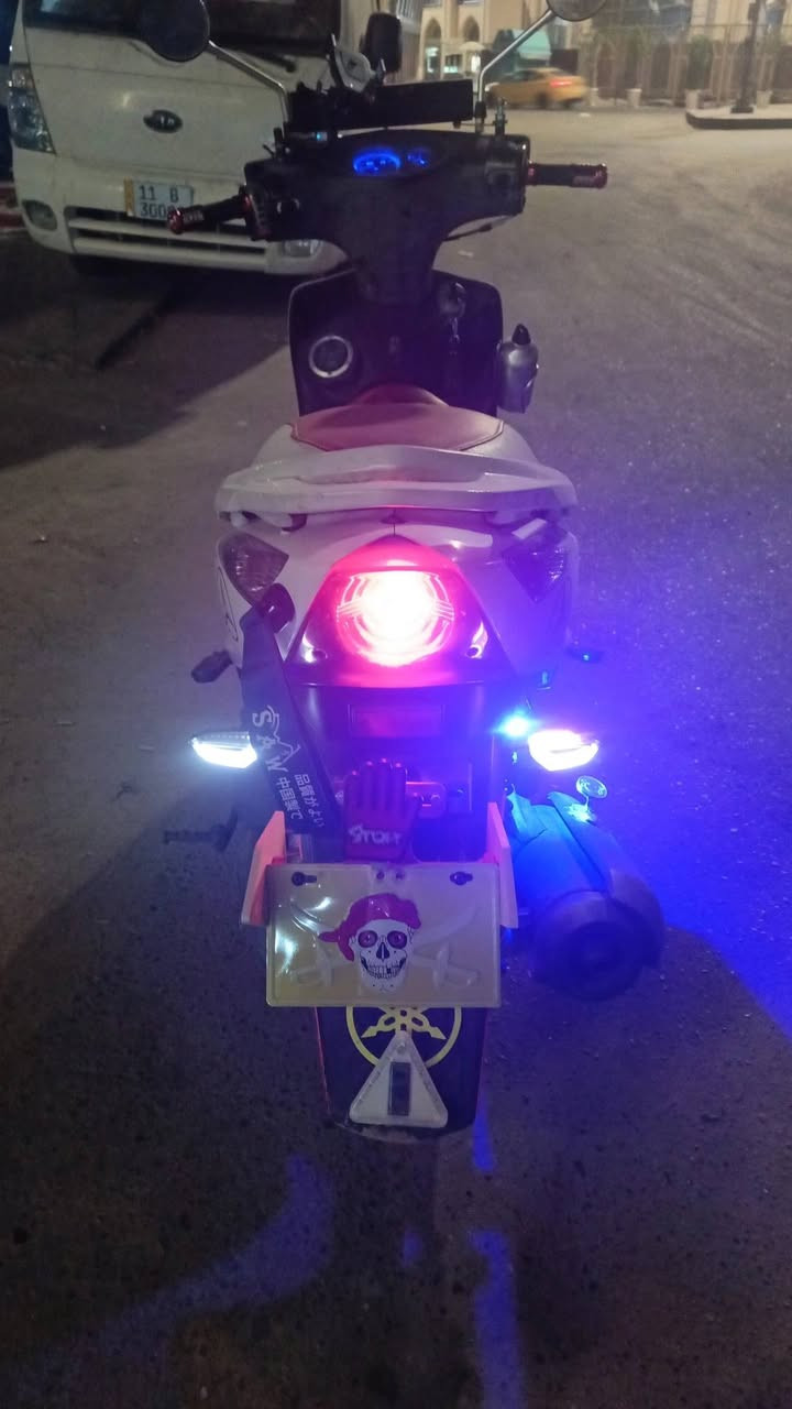 دراجه جديده صار شهرين نازله رمبه مو مال شارع مال جني دراجه فول مكفوله من طول الطول كلش كامل خلي بنزين واطلع وين ماتريد 
وعليه تزويد خفيف  بعده بل ملح دراجه صارت عليه مليون و50
قفل 950
ماشيه 6 الف حقيقي 
رقم *********** واتساب 
بكاني كاظميه
