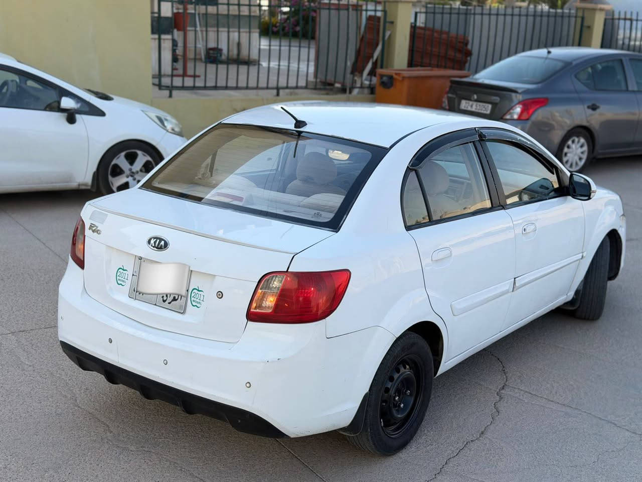 كيا ريو 2011 kia rio
وارد خليجي 
داخل اصفر 
تحكمات ستيرن حاكية 
حساسات خلفية 
كير اوتو و مكينة 16 (1600) شرط 
كهربائيات وطخم شرط سيارة جاهزة مايعوزها مصرف
4 قطع صبغ بدون دواخل بدون ضربة
رقم اربيل الماني بسمي شرط التحويل 
مكاني موصل الايسر
السعر 79 ورقة (7900$)
بيع نقد فقط بدون مراوس بدون قسط بدون مدة 
 *********** اتصال + واتس
