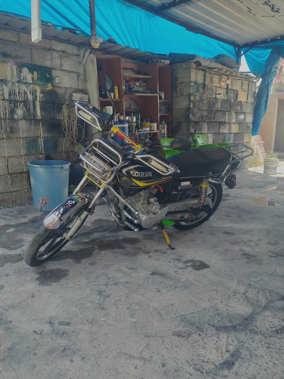 السلام عليكم موطور سيفان موديل 24 باب اول وزن ثقيل  محرك ما مفتوح مدرع كامل الموطور كلو شغال بي الشاشه ما تشتغل ينزل من سعرو المطور نشاط وشلعه ومعدل شرط الموطور جاهز ماعيزو غير الشاشه بي نعومه بل مشي حلوه حيل السعر 650 وبي مجال ملاحضه الشاشه سعره 30 الف ينزل من سعرو جماعت ال 550 لحد يراسل خلاص وكلشي اكو بل سوگ حته اب 300 تلگه 
.
***********

