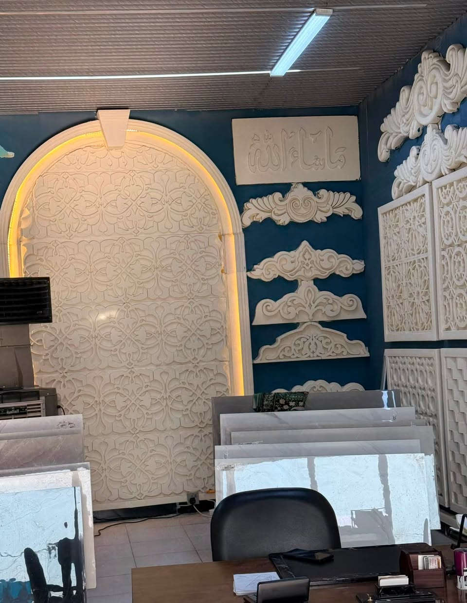 بيت العمر يستاهل واجهة ترفع الرأس! 👑🏡
تعبت من الواجهات التقليدية وتريد بيتك يتميز بين كل البيوت؟ 💫 
الحل يمنا مع شركة أور للواجهات راح نحول واجهة بيتك إلى تحفة فنية باستخدام أرقى تصاميم الفوم الخارجي والتيجان الملكية. ✨🏛️

​ليش لازم تشتغل مع أور للواجهات ؟ 👇👇 
✅ مقاومة وعزل: فوم عالي الجودة يتحمل جونا وحرارة الصيف.💥 
✅ إتقان بالتنفيذ: كادر فني متخصص يشتغل على السقالات بدقة متناهية👷‍♂️ والكواليتي عدنا رقم واحد!💯 
✅ إنارة مخفية: نسحبلك الإنارة بالجوانب وعلى الحايط بطريقة هندسية تبرز جمالية التصميم بالليل والنهار 💡
مع دقة ونظافة بالعمل بدون أي عيوب.👌

​📲 لا تتردد، حوّل بيتك إلى قصر وراسلنا هسه  :
​📍 عنواننا: بغداد _ العامرية _ شارع البصرة 📍 
📞 للاستفسار والحجز تواصلوا ويانا عبر الواتساب: 
***********📱
