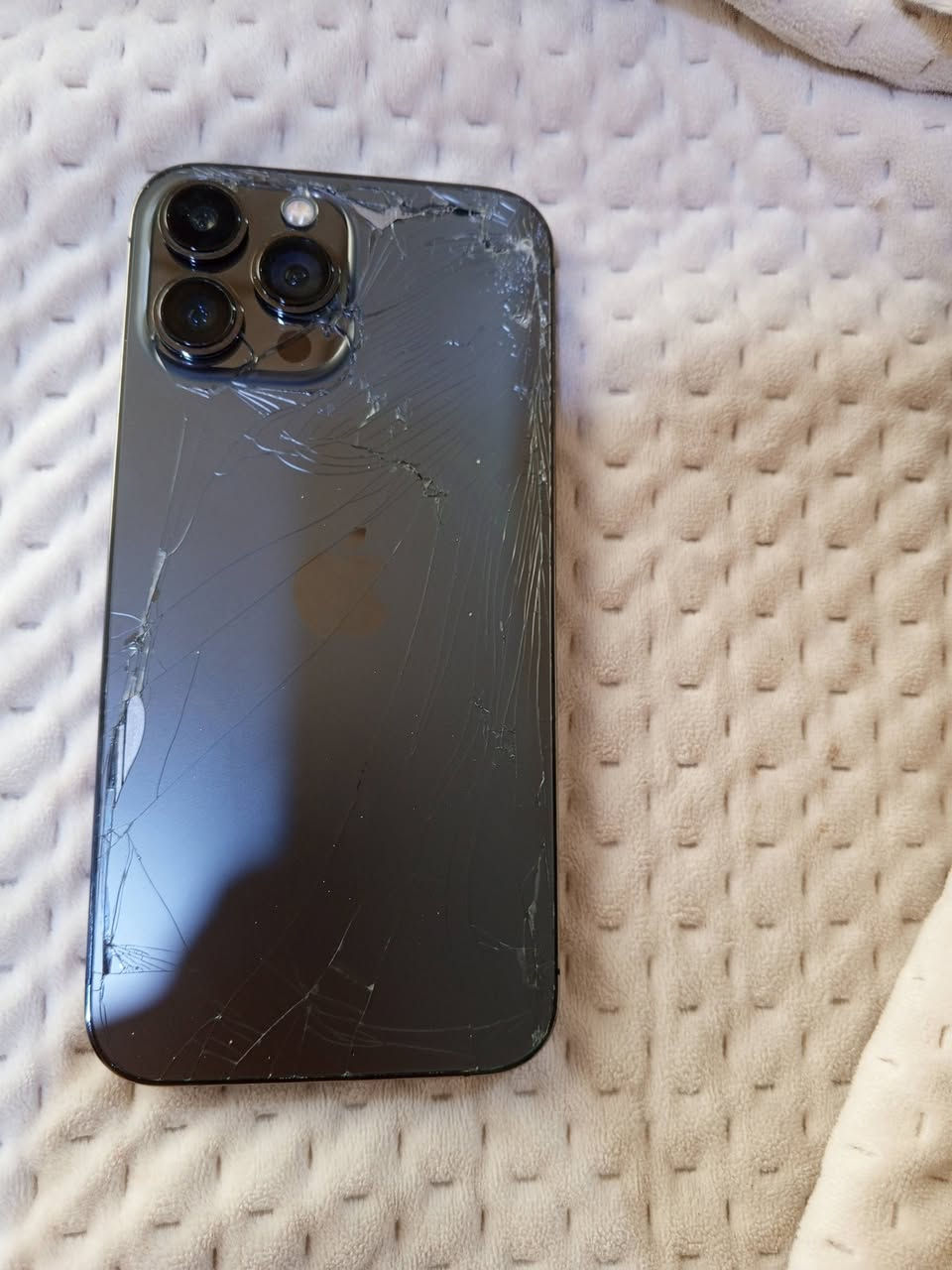 🔥 iPhone 13 Pro Max للبيع 🔥
📱 الجهاز: iPhone 13 Pro Max
💾 السعة: 256GB
🔋 البطارية: 89%
🌎 نسخة: أمريكي
📌 الاستخدام: خفيف جدًا (جهاز نظيف)

⚠️ الملاحظة:
الضهر مكسور فقط، وما مأثر على الأداء نهائيًا
(تصليحه بسيط بحدود 50 ألف)

✅ كلشي بالجهاز شغال 100%
✅ مناسب للاستخدام أو للتبديل

💰 السعر: (550 الف )
📍 المكان: شط العرب الصالحيه

📞 للجادين فقط، تواصل خاص

***********
