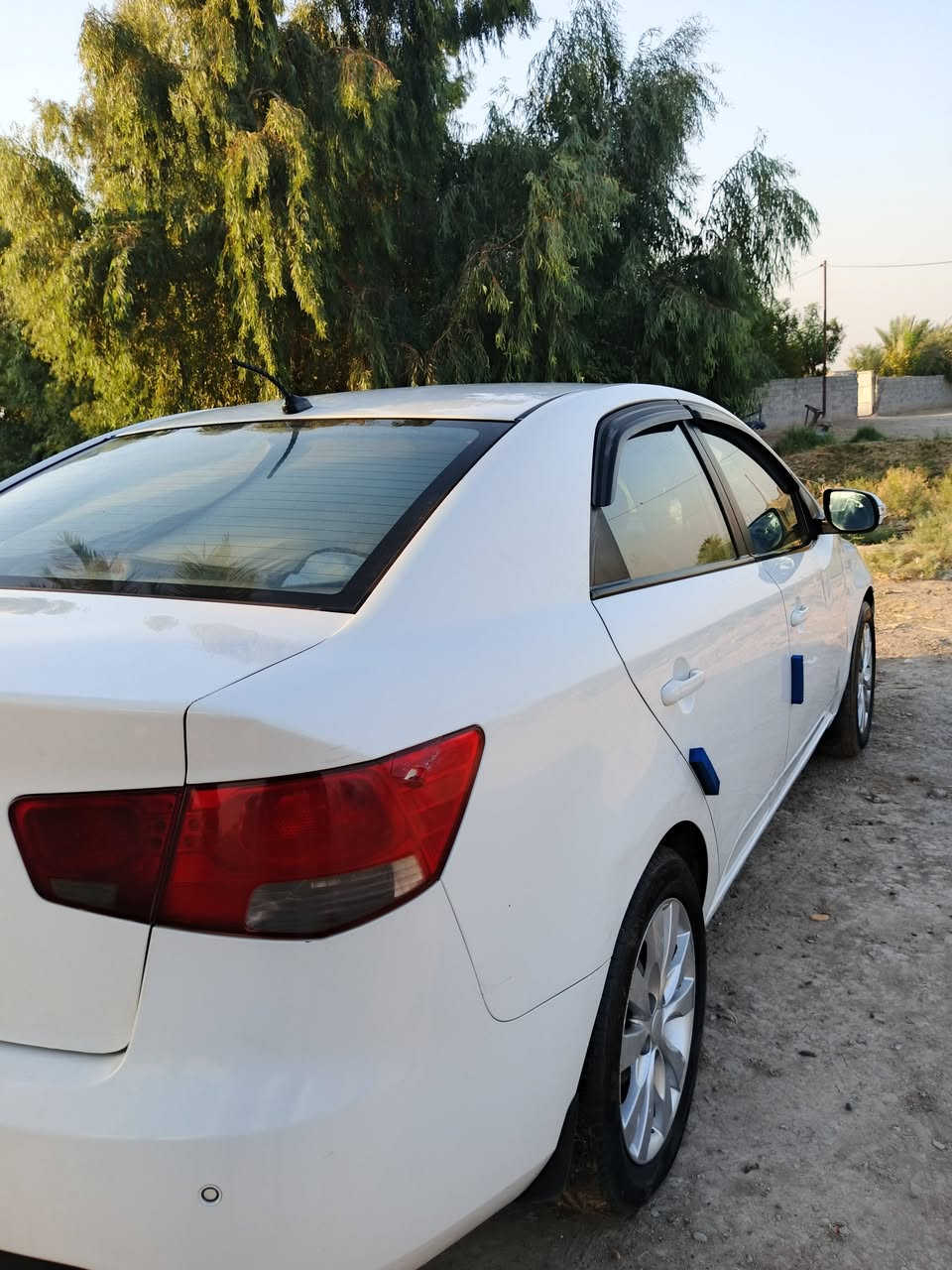 #للبيع: كيا سيراتو موديل 2010،جاهزة للاستخدام 🚗✨
السلام عليكم إخواني.. سيارة كيا سيراتو موديل 2010 نظيفة جداً وبحالة ممتازة للبيع، التفاصيل الكاملة أدناه:
🔹 معلومات السيارة العامة
:
الرقم: [ / أربيل ] وباسمي التحويل ثاني يوم.
🔹 الوضع الفني والبدن (الضرر):
السيارة مكفولة من الحوادث القوية والضربات 🛡️الضرر: بيها ثلاث قطع تبدل بدون دواخل فقط تبدل).
الميكانيك: المحرك، الكير، التبريد، والحدادية كلها بشرط الفحص (توب التوب) ⚙️.
🔹 مواصفات السيارة (المواصفات القياسية والخليجية لـ 2010):
المحرك: 1.6 لتر (4 سلندر) اقتصادي وقوي جداً بسحب الوقود.
التحكم: تحكم ستيرن (كامل) + بلوتوث للمكالمات.
تحتوي على إشارات ضوئية (اشاير بالمري).
الترفيه: مسجل يدعم راديو، CD، منفذ AUX، ومنفذ USB.
الراحة: تبريد قطعتين (ثلاجة)، جامات كهربائية، سنتر لوك وقفل مركزي عن بعد.
الأمان: نظام فرامل ABS + وسائد هوائية (ايرباج).
الإطارات: ويل كب بلادي مميز
.📌 سعر $
مكان السيارة: [قضاء المحموديه ناحيه الرشيد].
📞 للاستفسار والاتصل (*********** ](، ومتواجد اتصال أو واتساب).
