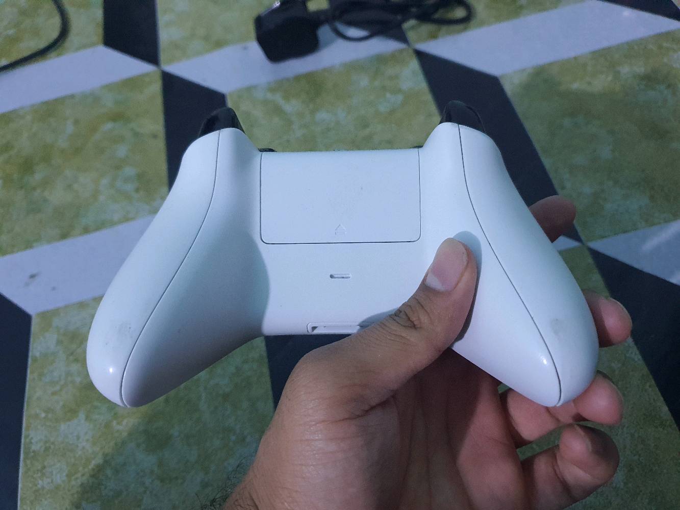 السلام عليكم
xbox one s
ذاكر 512 نص تيرا
لوك ستيكر ما مفتوح 
نضافة ٩٥ بالمية 
يدات ثنين يدة شفافة جديدة استخدام قليل
اما يدة بيض بيهة مشكلة فقط بوردة شحن شغال مابيهة اي مشكلة لكن بسبب بوردة مال شحن من اجيب باتريات تربط طبيعي  بالبلي بس هسة كامت ما تربط بس طلع ضوة ضوة مصور فيديو الهة اما يدة اي مشكلة ما بيهة لا درفت ازاراهة كلهة شغالة 
العاب  بي فقط فيفا ١٧ مملوكة
كيبل باور كيبل hdmi كامل ملحقات
سعره ١٦٥ الف وبي مجال 
العنوان جسر_ديالى_القديم_شارع_٧٠ 
***********