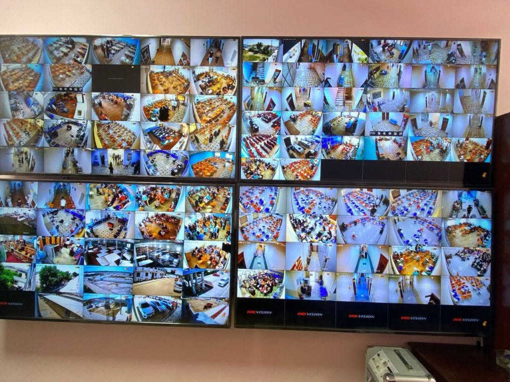 📹 تنصيب وبرمجة كاميرات المراقبة باحتراف

🔹 كاميرات داخلية وخارجية
🔹 أنظمة DVR / NVR و IP
🔹 مشاهدة مباشرة من الموبايل
🔹 ضبط وبرمجة المنظومة بالكامل
🔹 صيانة ومعالجة الأعطال
🔹 تجهيز وتنصيب للمنازل والمحلات والشركات والمجمعات السكنية
🔹 وضوح عالي وتصوير ليلي

شغلك وأمانك… خلّه بأيدٍ تعرف شلون تشتغل. 🔐📹

نص مكتوب في الصور:
- أبو اسينات سينفتي
- لأن أمنك... أردويتنا
- شغل الكاميرات
- بأعلى جودة واحترافية
- حماية تدوم .. واطمئنان كل يوم
- كاميرات عالية الدقة
- جودة صورة فائقة الوضوح
- متابعة من الهاتف
- أينما كنت... لحظة بلحظة
- رؤية ليلية متقدمة
- ووضوح تام في الظلام
- تركيب وصيانة احترافية
- فريق فني مختص بخدمتك
- ضمان 5 سنوات
- نخدم:
- البيوت
- المجمعات السكنية
- المحلات
- الشركات
- تواصل معنا الآن
- ***********
- بغداد - الشعب - التقاطع - الدرويش
- نوفر أحدث أنواع الكاميرات من أفضل الماركات العالمية
- HIKVISION
- alhua TECHNOLOGY
- UNV
- Tornado CAMERA
- التميز للانظمة الامنية
- ALTAMYEEZ
- SECURITY SYSTEMS