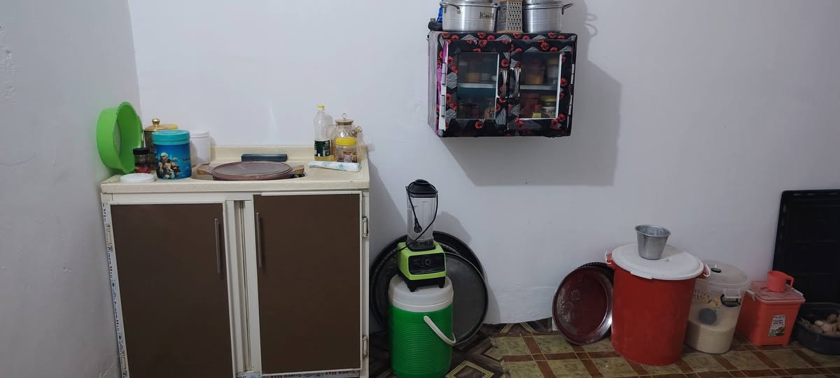 سلام عليكم غراض بيت كامله لبيع مابيع وحده وحده ابيع كلهن شلع ***********
