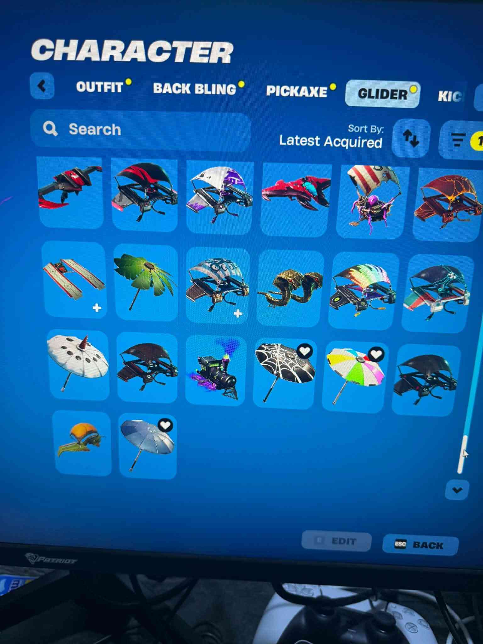 مرحبا
حساب فورت نايت (ابك) وتكدر تربطه على اي منصة 
الحساب قديم حيل  من سيزن رابع او خامس 
الحساب بي 3500 فيبوكس 
سكنات واكسات وكلشي خير من الله والصور كدامك 
140 سكن تقريبا 
145 بيكاكس 
وايموتات هواي محاسبهن 
  السوالف المشتريهن بالحساب كلهن حلوات يعني مو شلون ماجان واللي  يلعبون فورت يعرفون شنو اقصد
السعر حيل مناسب 40 دولار وبي مجال 
واتس ***********

نص مكتوب في الصور:
- CHARACTER
- OUTFIT
- BACK BLING
- PICKAXE
- GLIDER
- KIC
- Search
- Sort By:
- Latest Acquired
- EDIT
- BACK
- CHARACTER OUTFIT BACK BLING PICKAXE GLIDER KIC Search Sort By: Latest Acquired EDIT BACK
- CHARACTER OUTFIT BACK BLING PICKAXE GLIDER KICKS Search Sort By: Latest Acquired EDIT BACK
- EMOTES 1 Search Sort By: Latest Acquired All (29) 1 5 4 EDIT ESC BACK
- All (170)
- ESC BACK