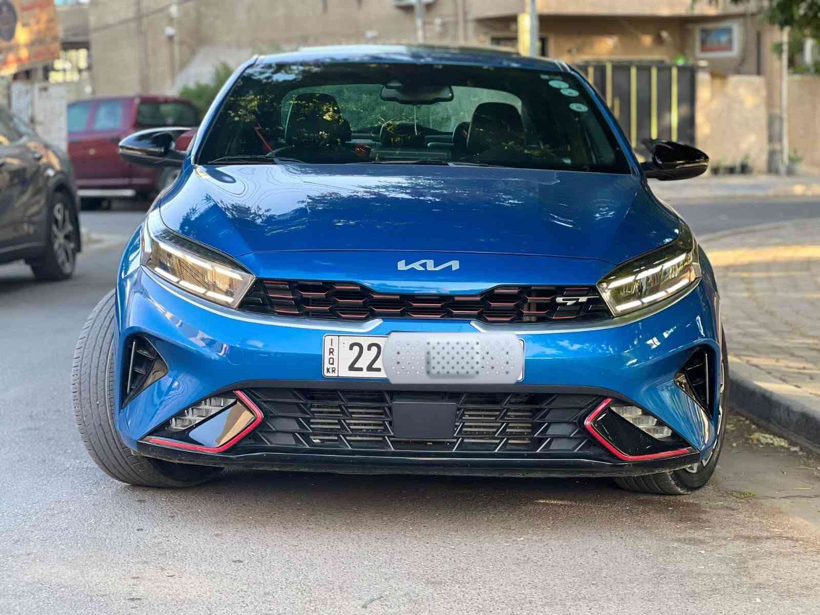 السلام عليكم
KIA FORTE  GT2024  (1600T) 
الفئة : GT اعلى فئة مواصفات واداء ماكو اعلى
الضرر : حادث مكانين بارد وصار بيهه باب خلف السائق بالعراق بعده ع وضعه بدون صبغ بدون تبديل كفالة عامة
المواصفات :
1- اربع رادارات امامي خلفي جانبي رادار
2-الحفاظ على المسار
3-رادار النقاط العمياء
4-رادار تفاعلي يتحكم بمدى الابتعاد او الاقتراب من السيارة الي امامها
5-نظاك فرملة الطوارئ (تضرب بريك بوجود اي خطر)
6-ويل حجم 18 رياضي
7-كامرة خلفية دوارة
8-كشن السائق كهربائي
9-الكشنات الامامية تدفئة وتبريد
10-كشنات جلد مع شعار GT
11-اوتو هولد
12-بريك بصمة
13-تبريد قطعتين خلفية مع منفذ شحن خلفي
14-نظام صوتي فاخر هارمن كاردن
15-شحن الهاتف لاسلكيا
16-اضاءة LED 
17-فتحة سقف
18-شفتات ستيرن رياضي
السيارة بعد بيها هواي مواصفات معروفة ال GT
ممشى السيارة 37 الف مايل
*********** واتساب 
***********
 ***********
عنوان السيارة بغداد الدوره
