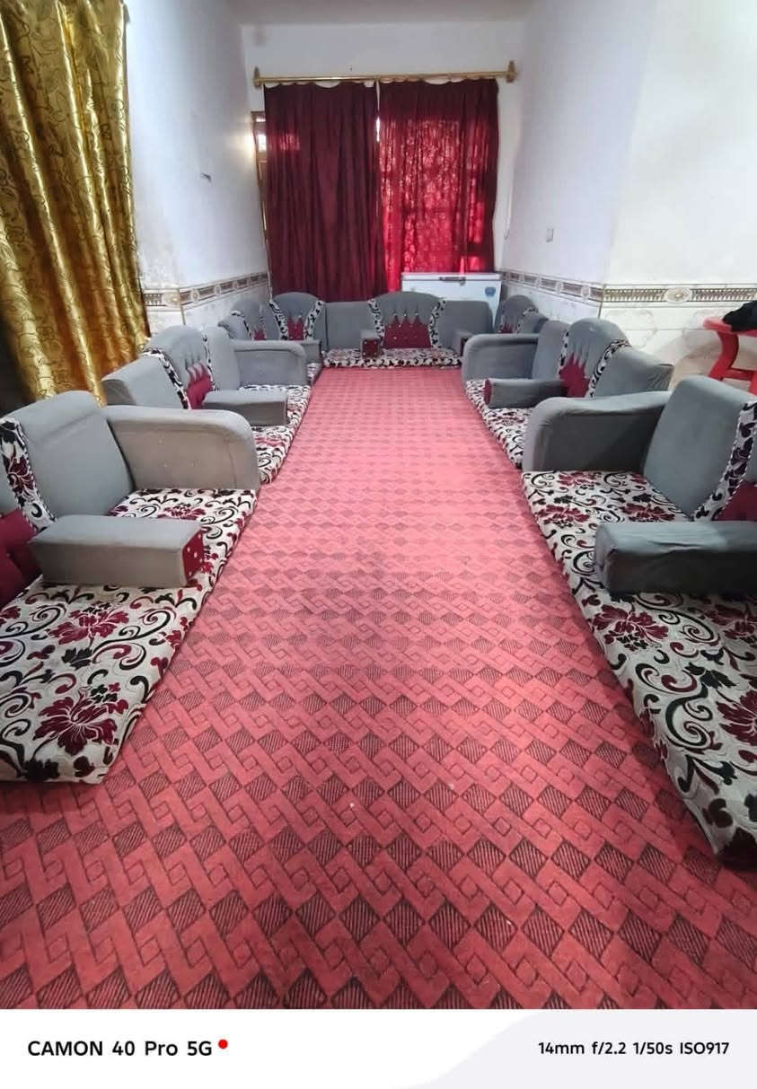 جلسة مستعمله تزگام  ارضياته خشب ومسانده خشب طوله مع عرضه 14 متر  تفصاله بمليون وربع السعر 350 وبيهه مجال قليل للأستفسار  ***********
