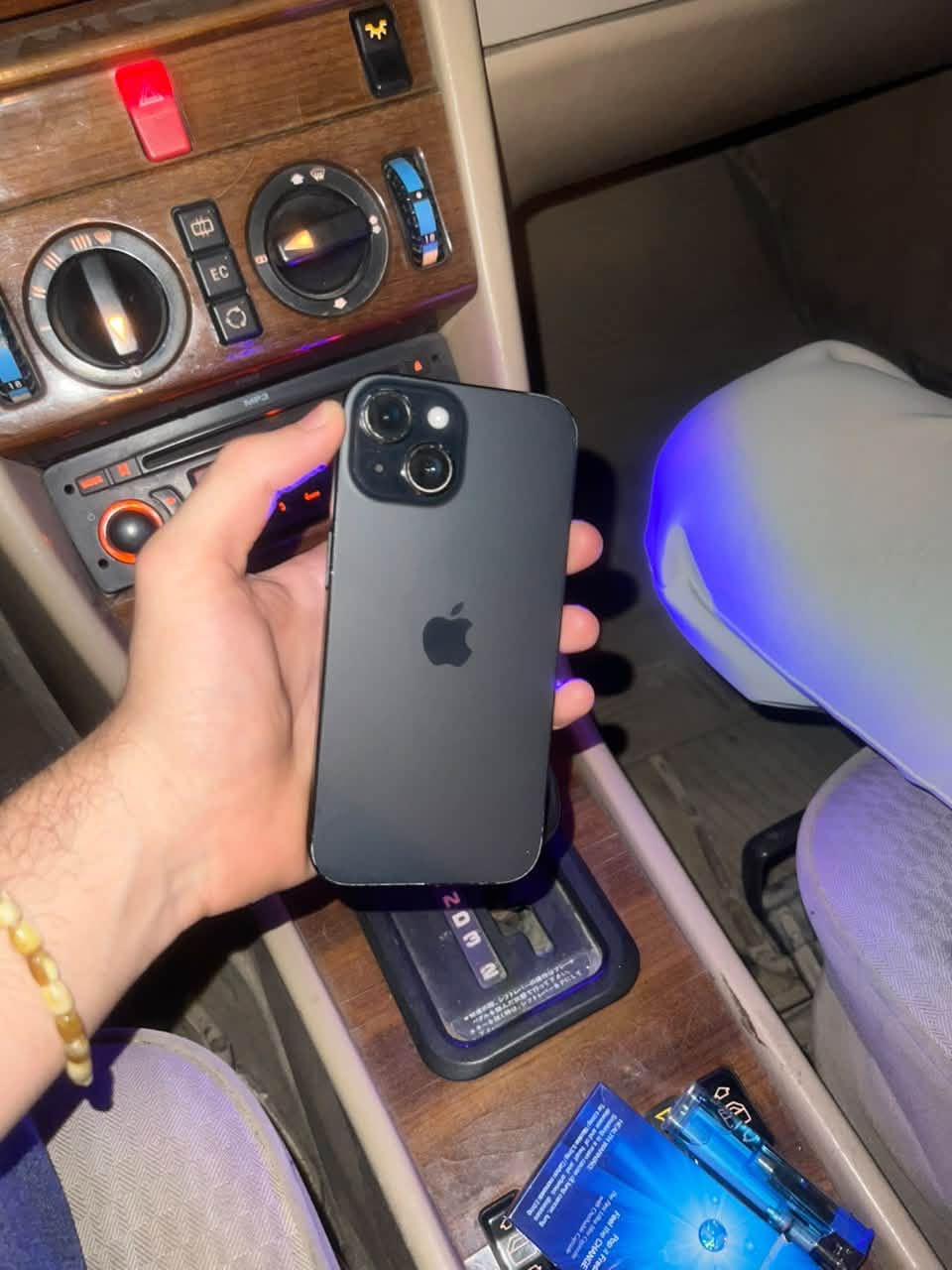 سلام عليكم أيفون 15 عادي غير مفتوح بطارية 83 بلدي

نص مكتوب في الصور:
- 1:22 18 مساحة تخزين iPhone iPhone المستخدم: 124.9 غ.ب. من 128 غ.ب. الصور التطبيقات iOS بيانات النظام إظهار الكل توصيات مراجعة صورك وفيديوهاتك وفِّر لحد 28.42 غ.ب. راجع الصور والفيديوهات التي تشغل أكبر مساحة تخزين في تطبيق الصور وحدد ما إذا كان يمكنك حذفها. ألبوم "المحذوفة مؤخرًا" إفراغ وفِّر لحد 1.12 غ.ب. سيؤدي ذلك إلى حذف جميع الصور ومقاطع الفيديو الموجودة في ألبوم "المحذوفة مؤخرًا" بصورة نهائية. الحجم الصور التطبيقات واتساب
- 1:21 18 حول > الاسم iPhone (2) < إصدار iOS 26.6.2 < اسم الطراز iPhone 15 رقم الطراز MTP03HN/A الرقم التسلسلي LCQ4Y3104Y انتت صلاحية التغطية < الأغاني 0 الفيديوهات 991 الصور 1,608 التطبيقات 18 السعة 128 غ.ب. متوفرة 2.88 غ.ب.
- 18 1:21 حالة البطارية > حالة البطارية عادية تعمل بطارية iPhone هذه على النحو المتوقع. حول البطارية والضمان... الحد الأقصى للقدرة 83% هذا قياس لقدرة البطارية مقارنة بقدرتها عندما كانت جديدة. قد تتسبب القدرة المنخفضة بتقليل ساعات الاستخدام بين عملية الشحن والأخرى. عدد الدورات 894 هذا هو عدد مرات استهلاك iPhone لققدرة البطارية. معرفة المزيد... تاريخ التصنيع يوليو 2024 أول استخدام فبراير 2025