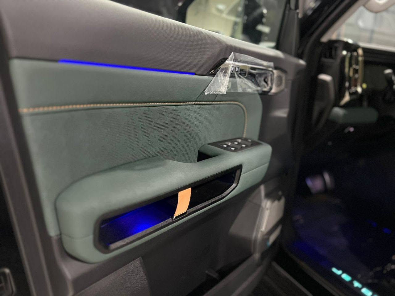 🚙 JETOUR T2 LUXURY 2027
🔋 PLUG-IN HYBRID | خليجي | زيرو كم
⚡ 1.5L تيربو + كهرباء
🔥 380 حصان | 610 نيوتن.م
⚙️ 3DHT هايبرد | دفع أمامي
🔋 بطارية 26.7 kWh
🛣️ مدى يصل إلى 1200 كم
✨ أبرز التجهيزات
بانوراما 
 جنوط 20 إنچ
كاميرات 540° 
رادار تفاعلي 
 قيادة شبه ذاتية
نقطة عمياء 
 المحافظة على المسار 
 كبح طوارئ
شاشة 15.6 إنچ • 
عدادات 10.25 إنچ
🔊 SONY – 12 سماعة
💺 مقاعد جلد كهربائية + تبريد + ذاكرة
❄️ ثلاجة وسطية • شحن لاسلكي
🌈 إضاءة داخلية متعددة الألوان
🚪 صندوق شفط • بصمة وتشغيل عن بُعد
🛡️ 6 وسائد هوائية
🛡️ ضمان مميز
6 سنوات / كيلومترات مفتوحة
المحرك: 10 سنوات أو 1,000,000 كم*
البطارية: 8 سنوات أو 150,000 كم
🏢 شركة الفرس الأبيض لتجارة السيارات
📍 بغداد – معارض البياع – الشارع المميز – مجاور سونار البياع
☎️ ***********
      ***********
☎️ ***********
      ***********
