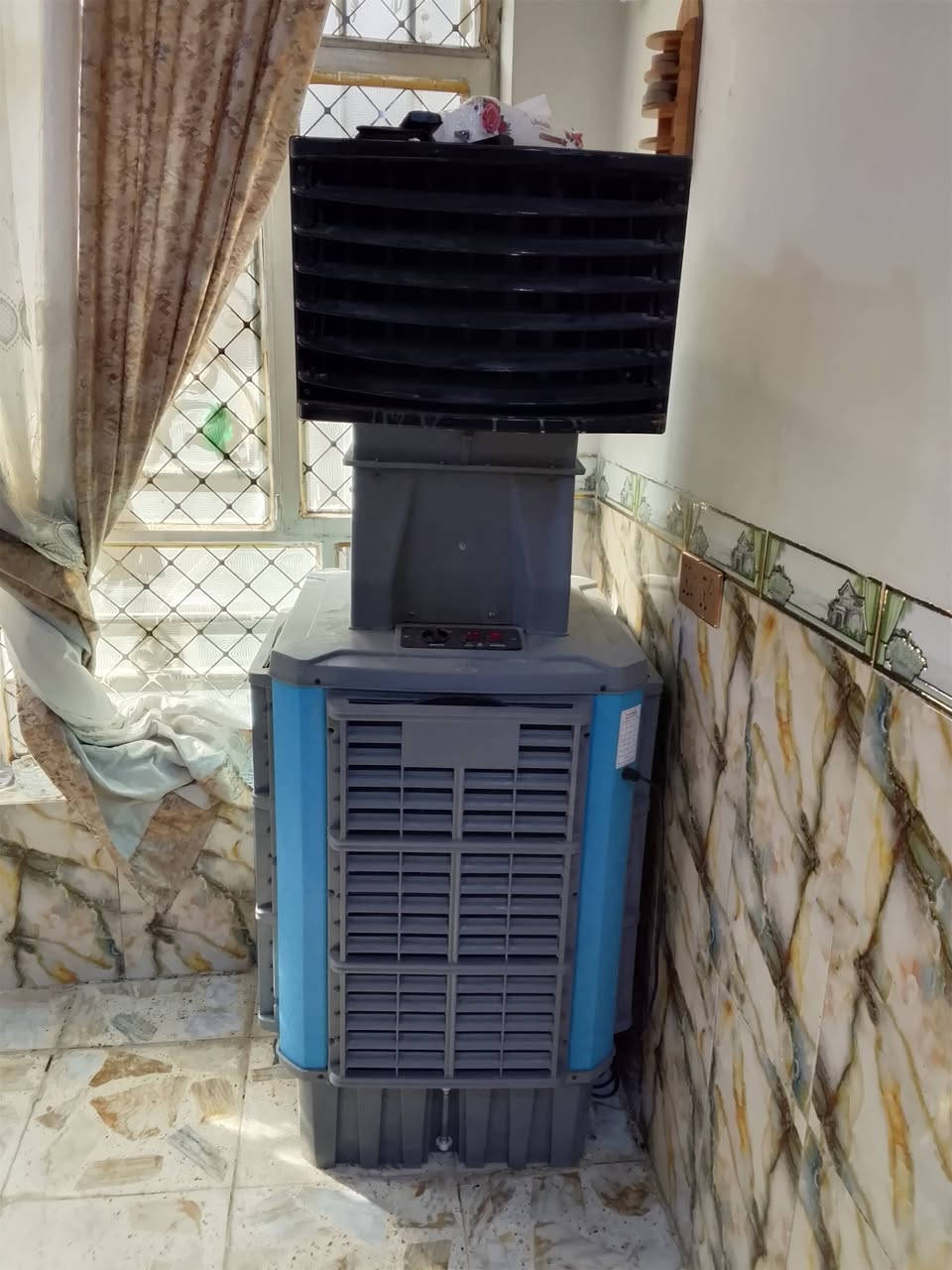 سلام عليكم شباب مبردة مستعمله شي قليل نضيفه كلش ومشاريها هذا الموسم وماستعملتها اهواي السعر 300 الحجم 40جبيره المكان البلديات 
الرقم ***********
