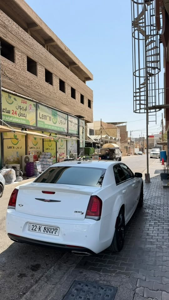 للبيع: كلايسلر اوباما 300S (موديل 2023) – وكالة هارلم
الموديل: 2023  
رقم : اربيل بأسمي
 العداد:  40 ألف    
 الوكالة: هارلم   
 المحرك: 3.6L V6  
 الفئة: 300S   
أبرز المواصفات والتجهيزات:  
 فتحة سقف بانوراما بالكامل  
  
كشنات جلد مع نظام تدفئة وتبريد  
 نظام صوتي فاخر Alpine / Beats مع دمام
 رادار أمامي، تحديد مسار، ونظام تنبيه النقطة العمياء
 تشغيل عن بُعد + بصمة دخول وتشغيل  
 ويل كب مقاس 20 بتصميم 300S الرياضي 
 كاميرا خلفية + حساسات 360 درجة
 إنارة LED بالكامل مع كشافات
الحالة العامة:
شخوط وشبر بارد موضح بالصورة
السيارة على وضع الشركة ، دهن وادامة من وكالة موتل
📍 المكان: [النجف ]
💰 السعر: [335 قفل ] 
📞 للتواصل والاستفسار واتساب : ***********
